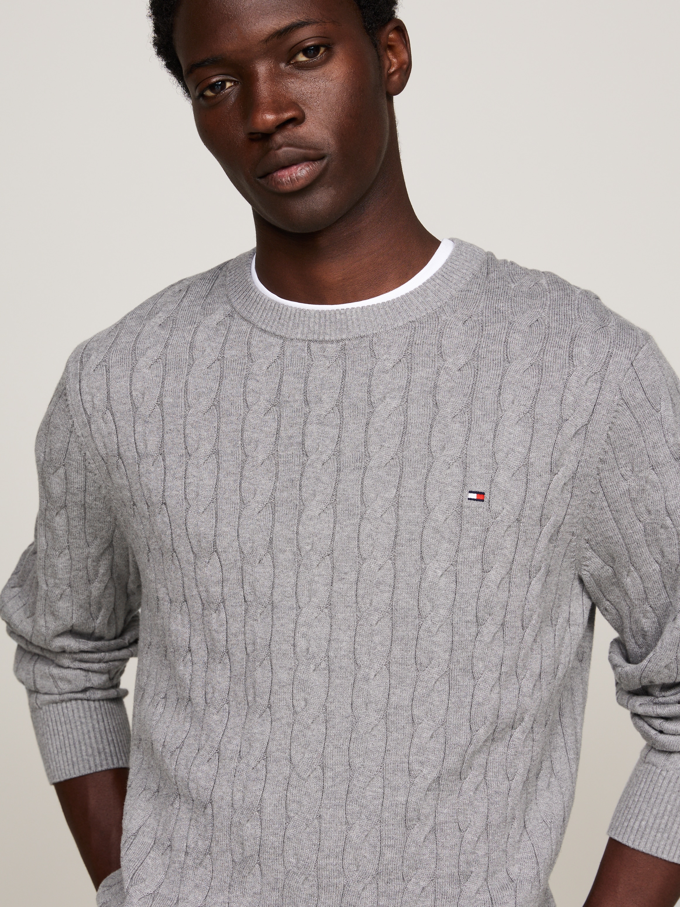 Tommy Hilfiger Pull en tricot »CLASSIC CABLE CREW NECK mit Strukturstrick und Flaglabel« unifarben, casual, regular fit, Baumwolle, Rundhals