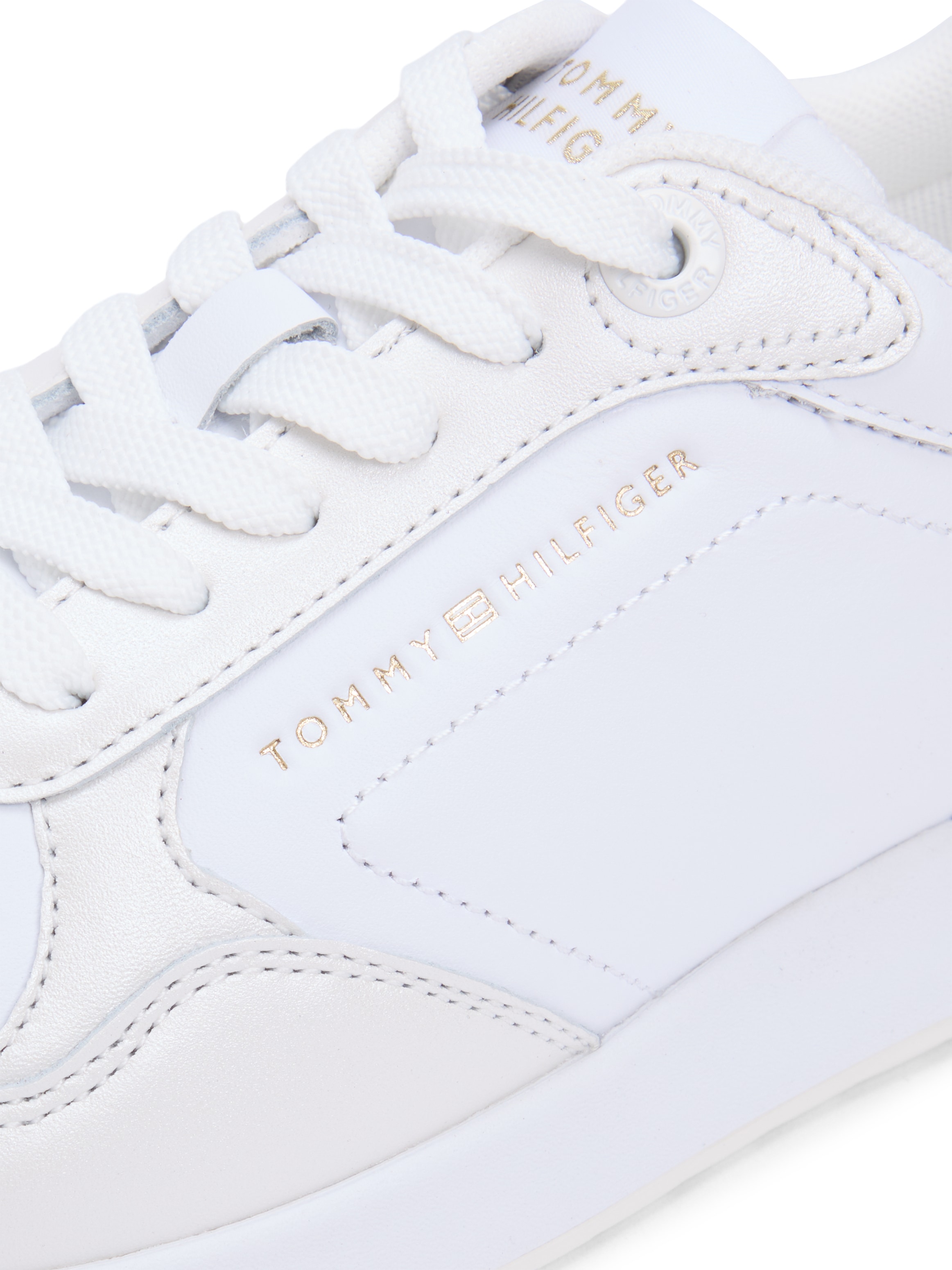 Tommy Hilfiger Baskets à plateforme »TH CHIC EVA RUNNER«  chaussure de loisirs, chaussure basse, chaussure à lacets avec aspect légèrement brillant