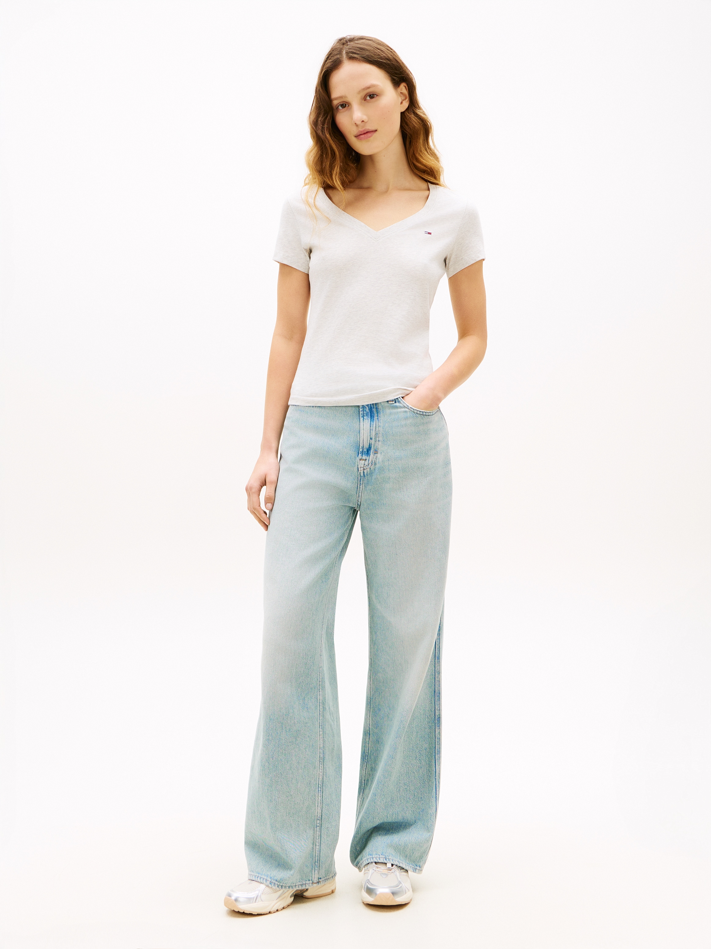 Tommy Jeans T-shirt à manches courtes »TJW SLIM V-NECK TEE« mit Logo-Stickerei