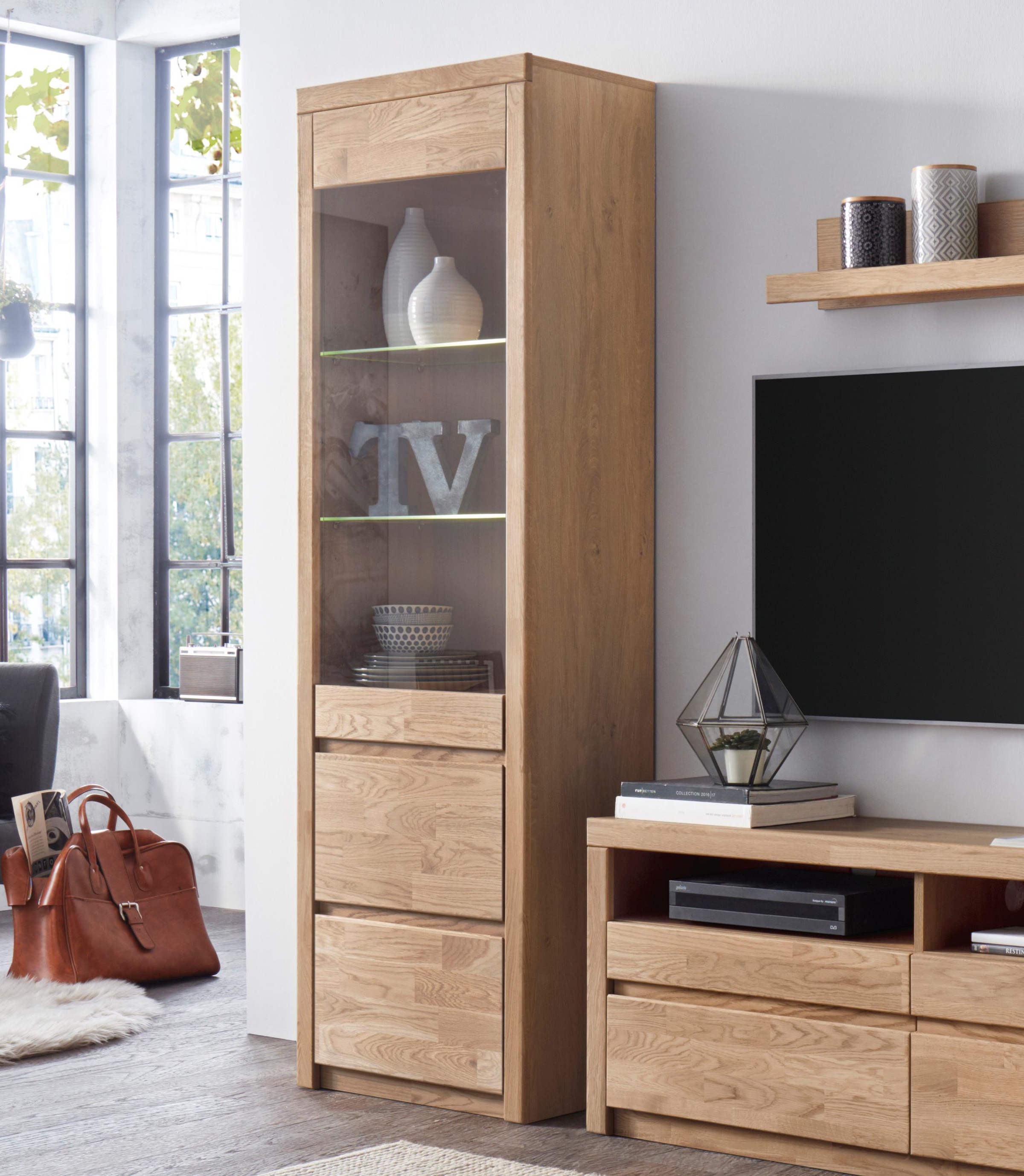 Home affaire Vitrine »SILKEBORG75, Tür mit Glaseinsatz, Türanschlag wechselbar rechts/links.« B/T/H: 60/35/190cm, Eiche teilmassiv geölt, 5 Fächer, Griffmulden