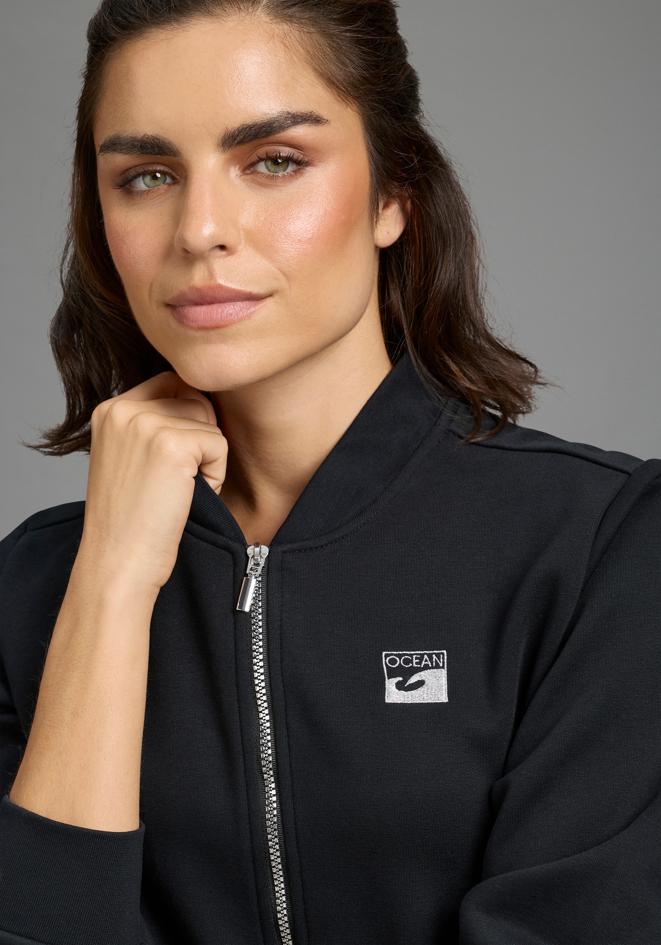 Laura Scott Sweatjacke 1 in  Blousonform aus kuscheliger Sweatware, glänzendem Reissverschluss