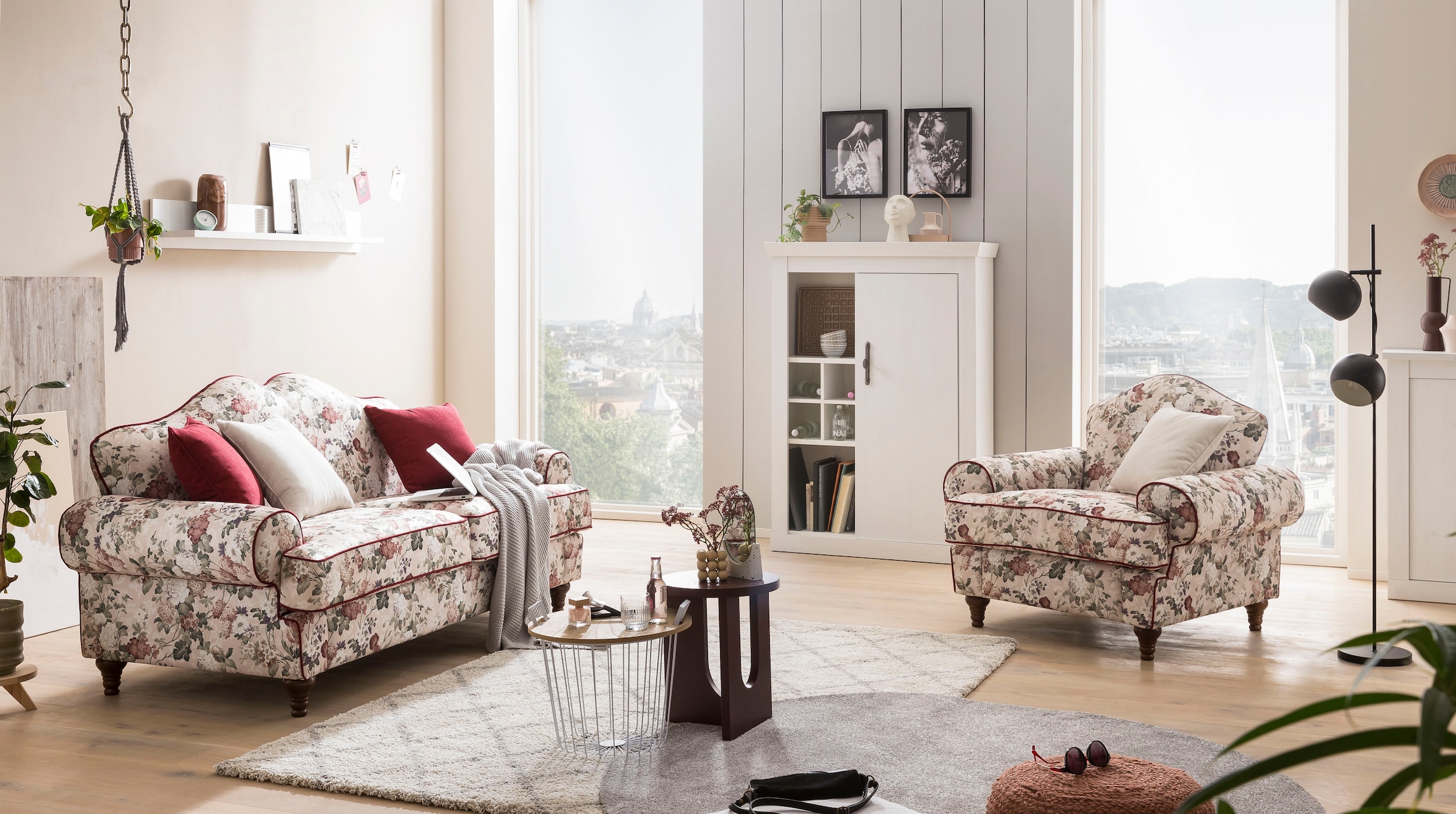 Home affaire Fauteuil »LUCIENNE« mit gedrechselten Füssen aus Holz