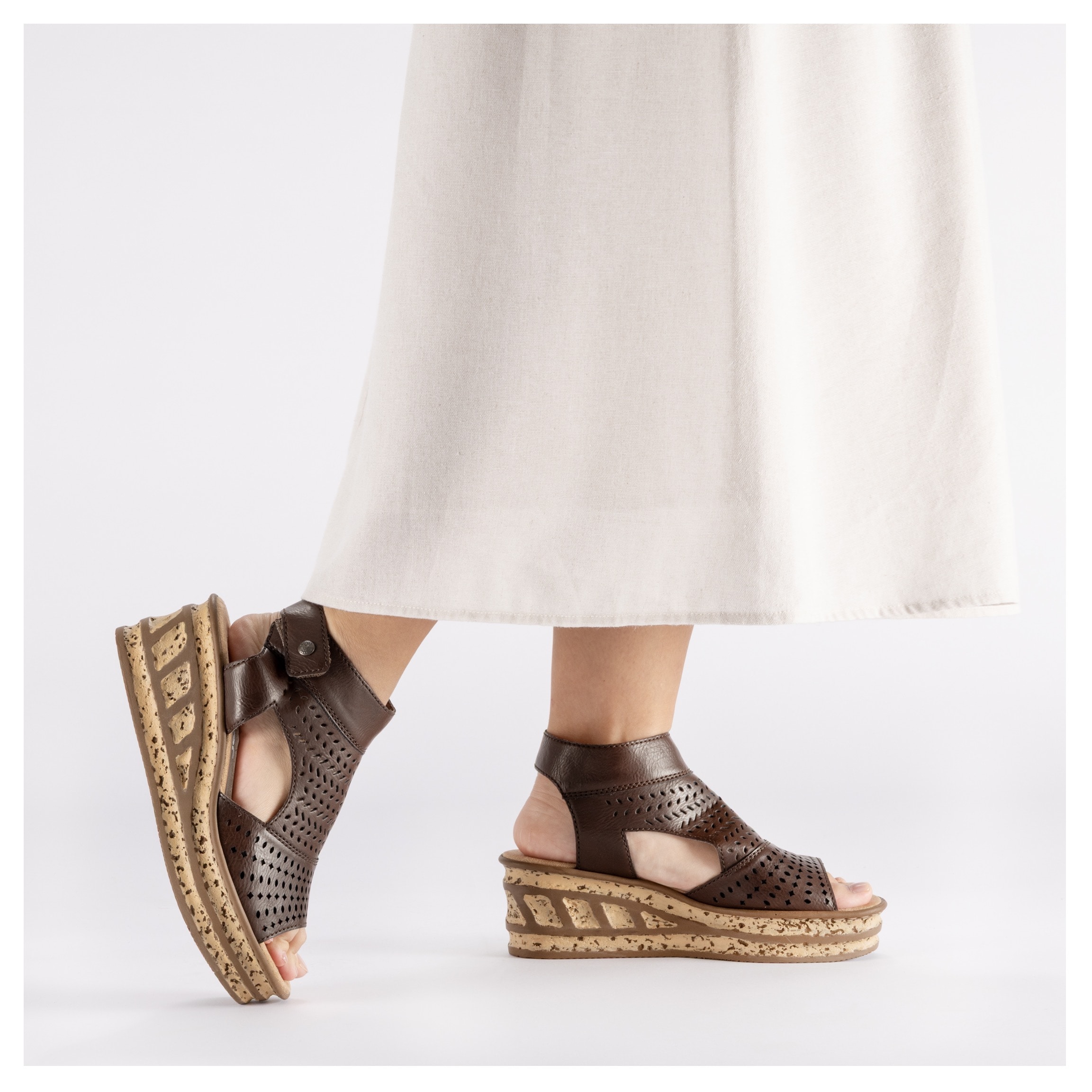 Rieker Schaftsandalette  Sommerschuh, Urlaubsschuh, Keilsandale mit Perforation
