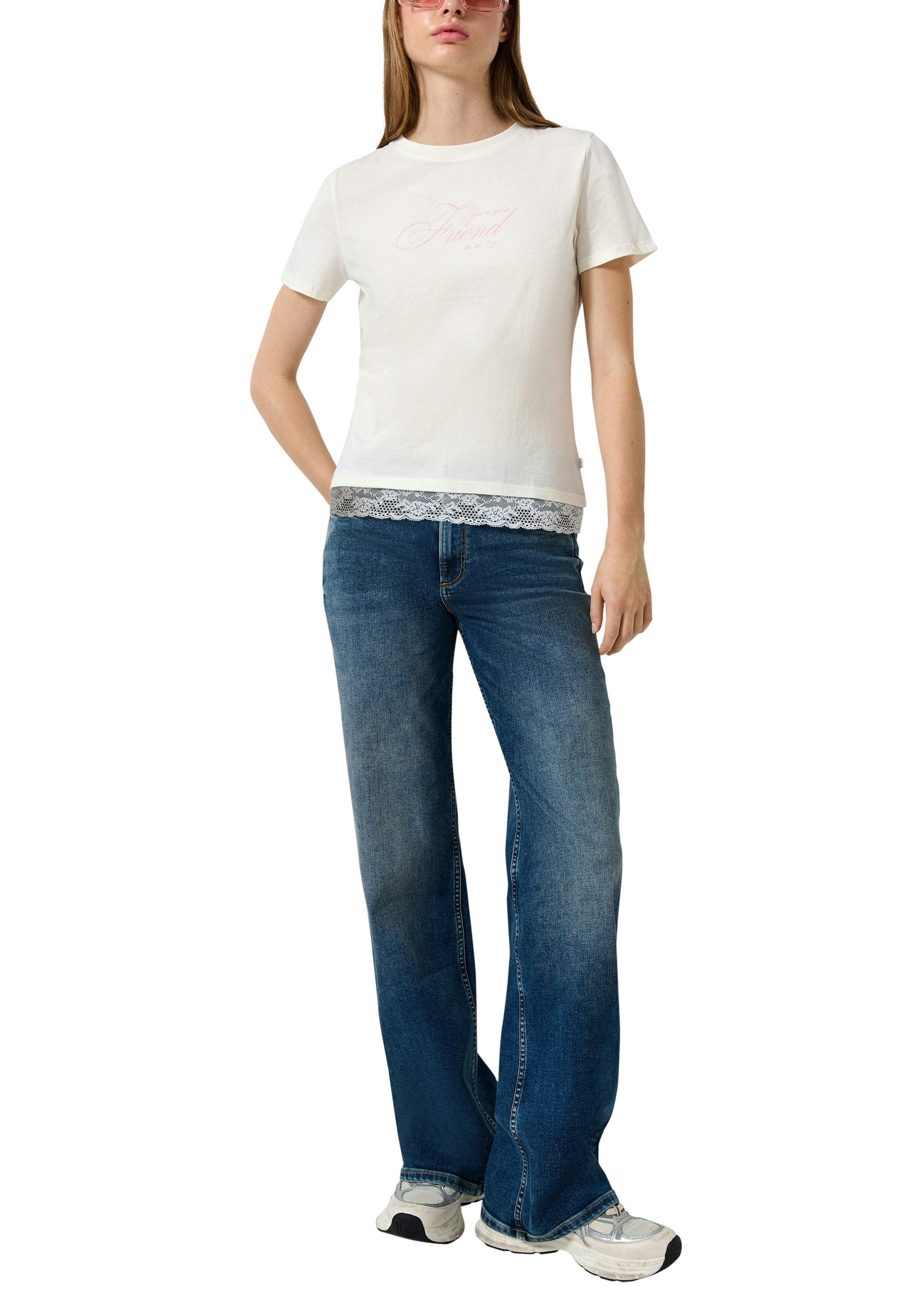 QS Rundhalsshirt mit Letter-Print und Spitze am Saum
