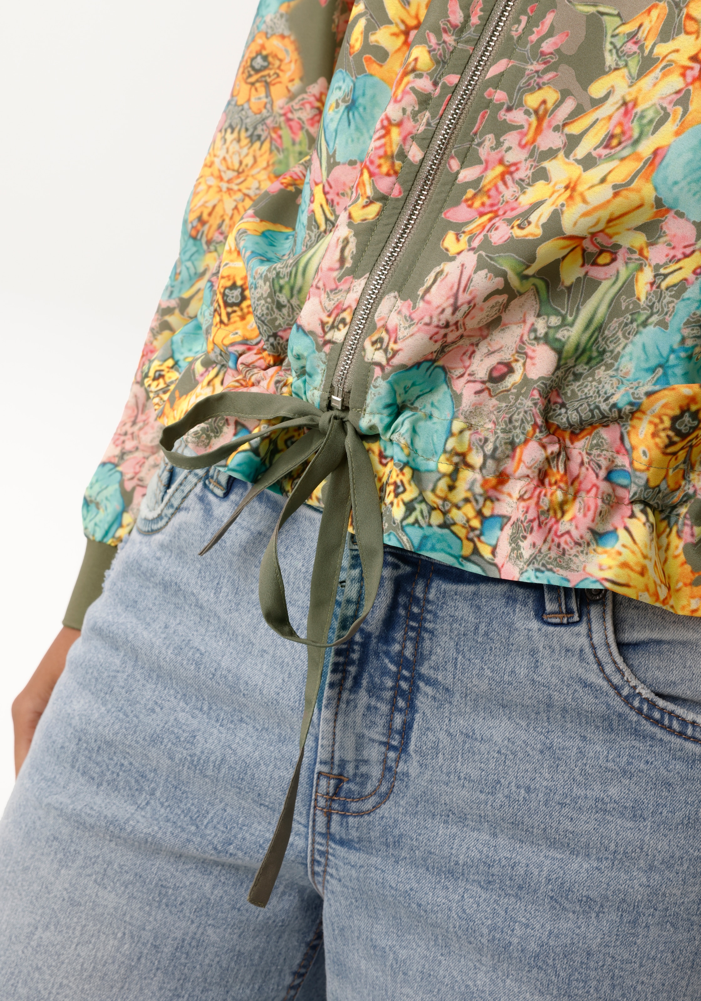 Aniston CASUAL Blouson mit farbenfrohen Blumendruck - NEUE KOLLEKTION