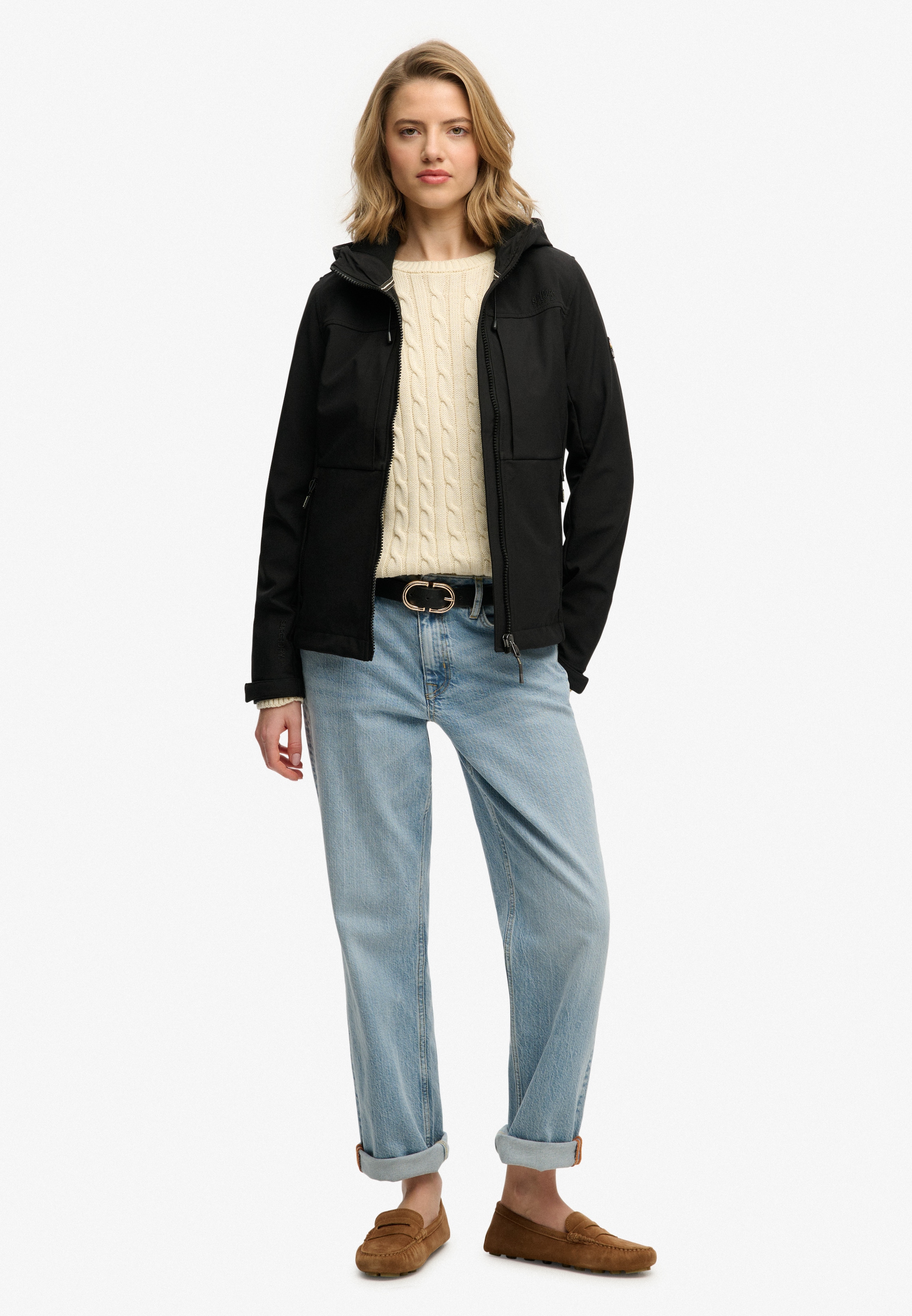 Superdry Outdoorjacke »HOODED CLASSIC TREKKER JACKET« mit Kapuze mit Materialmix aus Polyester und Elasthan, Slim Fit