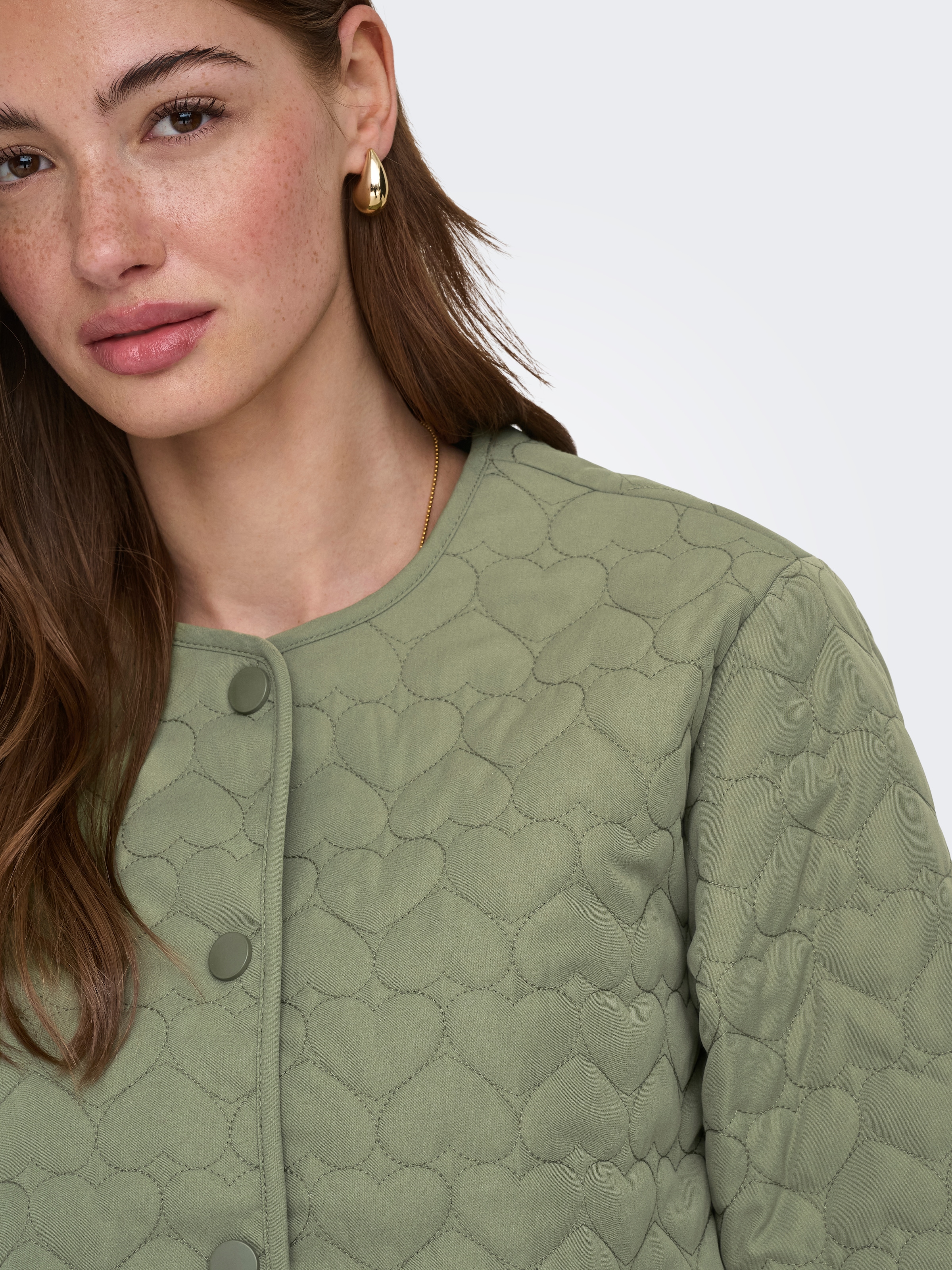 ONLY Veste matelassée »ONLHEART LIFE QUILTED JACKET NOOS OTW« avec motif matelassé en forme de petits cœurs