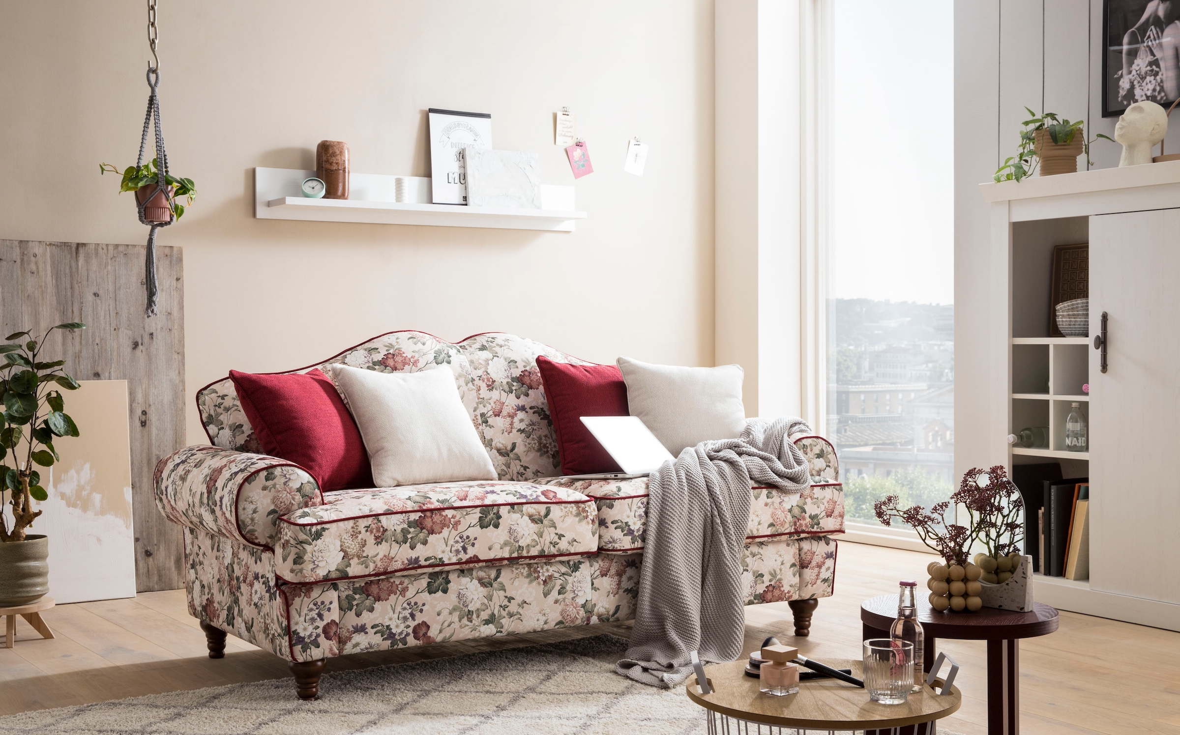 Home affaire 3-places mit 4 Zierkissen, mit gedrechselten Füssen aus Holz