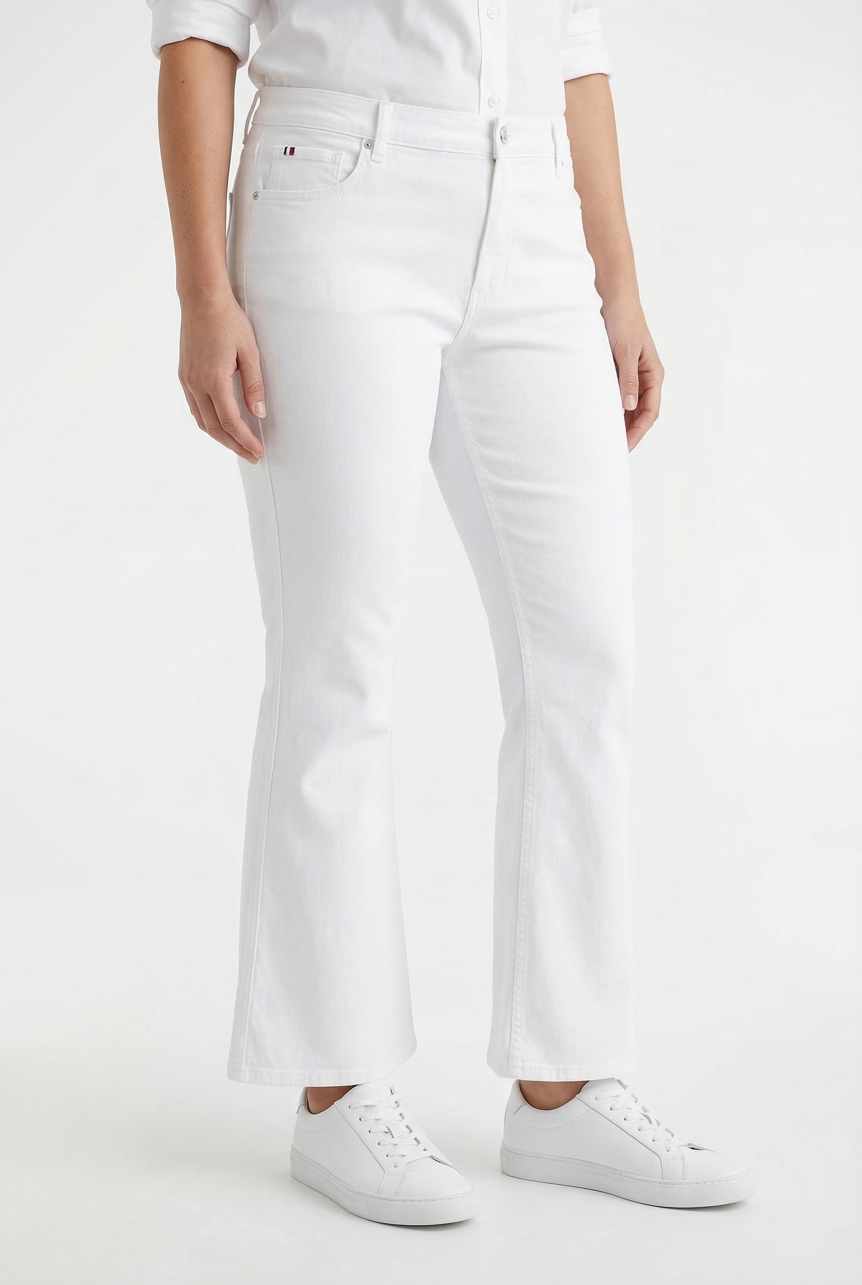 Tommy Hilfiger Curve Jeans bootcut »CRV DNM WHITE FLARE RW« in grossen Grössen, in ausgestellter Form
