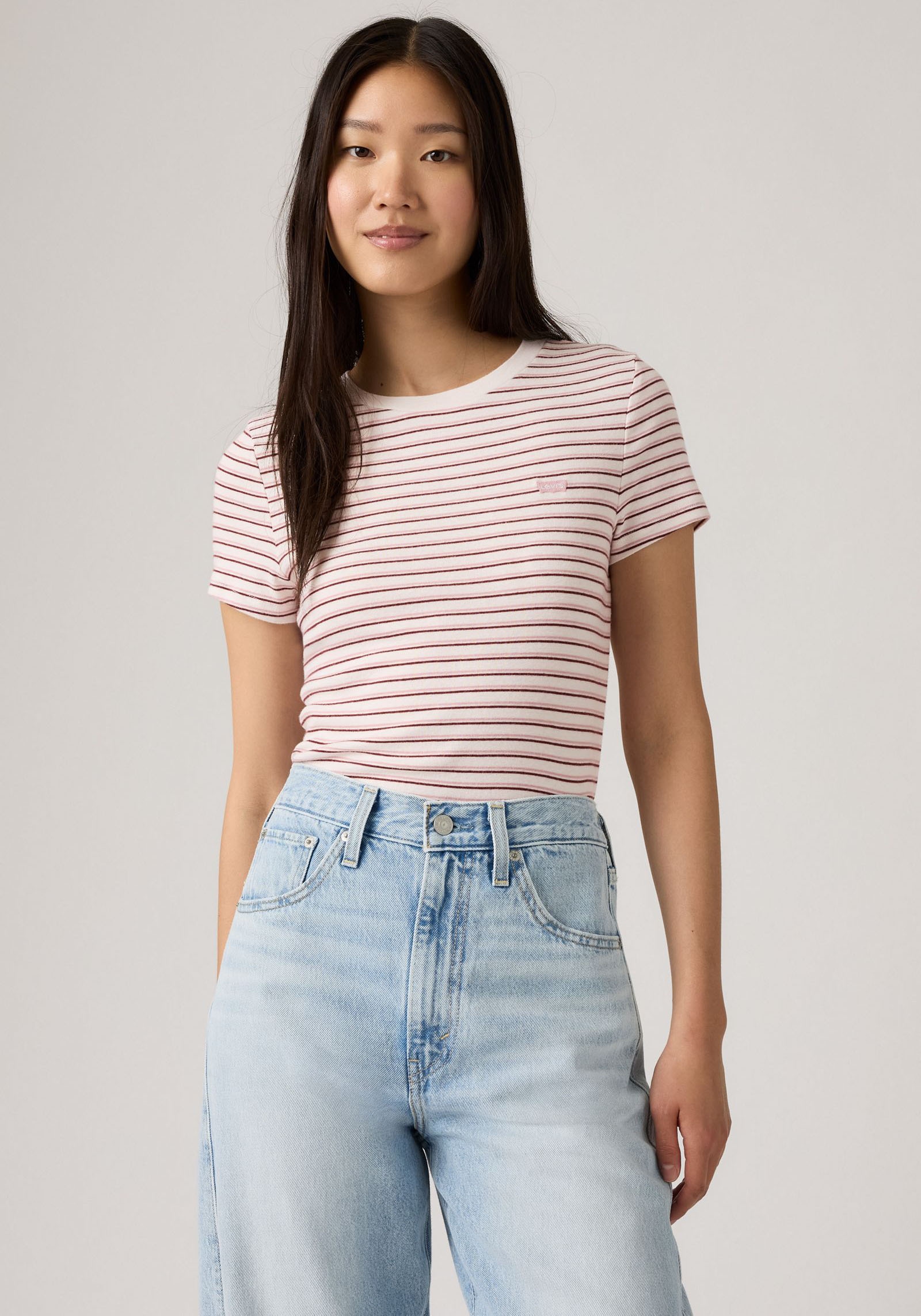 Levi's® T-shirt »ESSENTIAL HM SS TEE« Taillierter Schnitt