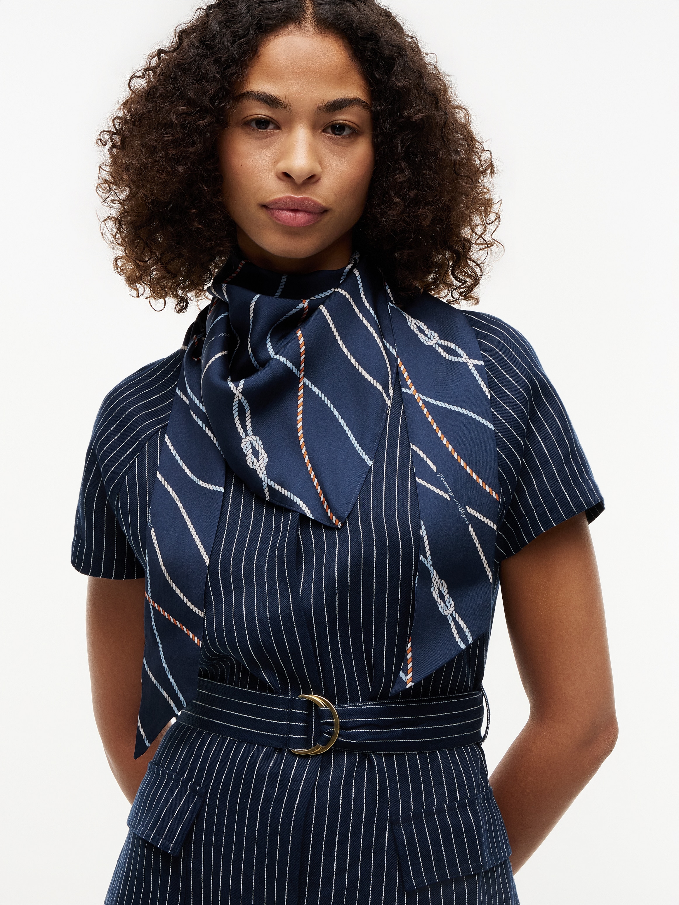 Tommy Hilfiger Modeschal »TH NAUTICAL SILK TRIANGLE« aus reiner Seide mit Seil-Print
