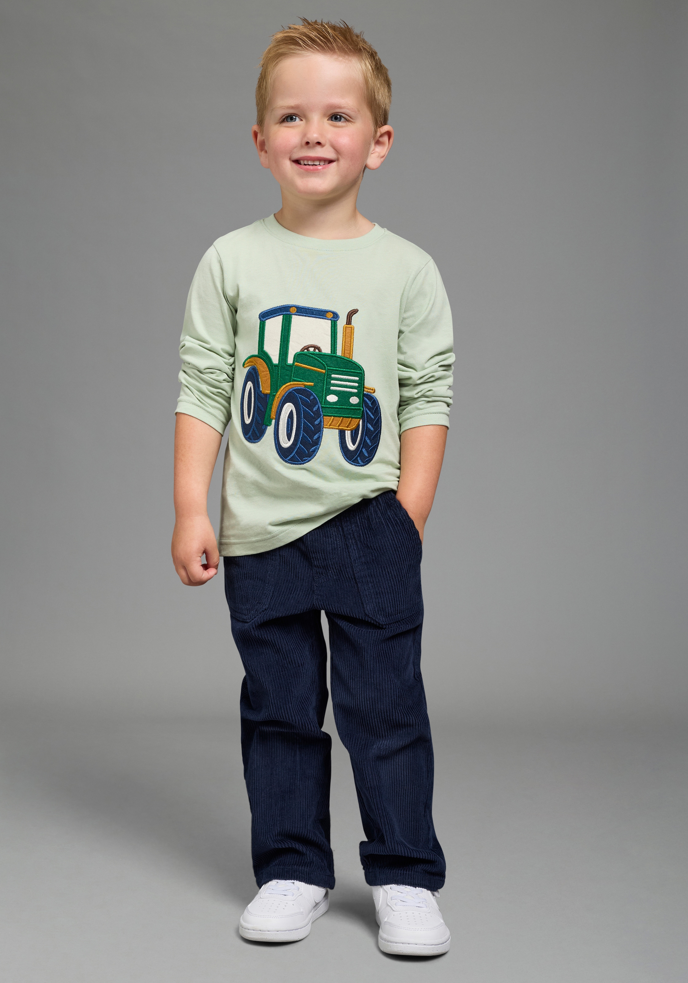 KIDSWORLD Langarmshirt »Shirt mit grosser Traktor Frottee-Applikation« hüftlange Basic-Passform, Langarm, modischer Stil