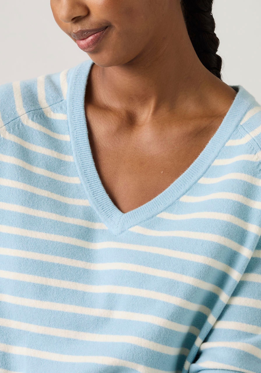 Levi's® V-Ausschnitt-Pullover »SUPER SOFT VNECK PULLOVER« im Bund beidseitig mit kurzem Schlitz