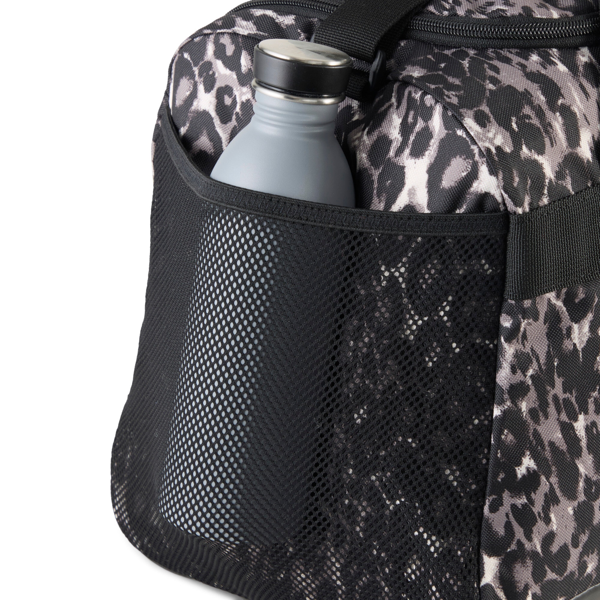PUMA Sporttasche »CHALLENGER AOP SMALL SPORTS BAG« Sporttasche, mit mehreren Fächern, verstellbarer Schulterriemen
