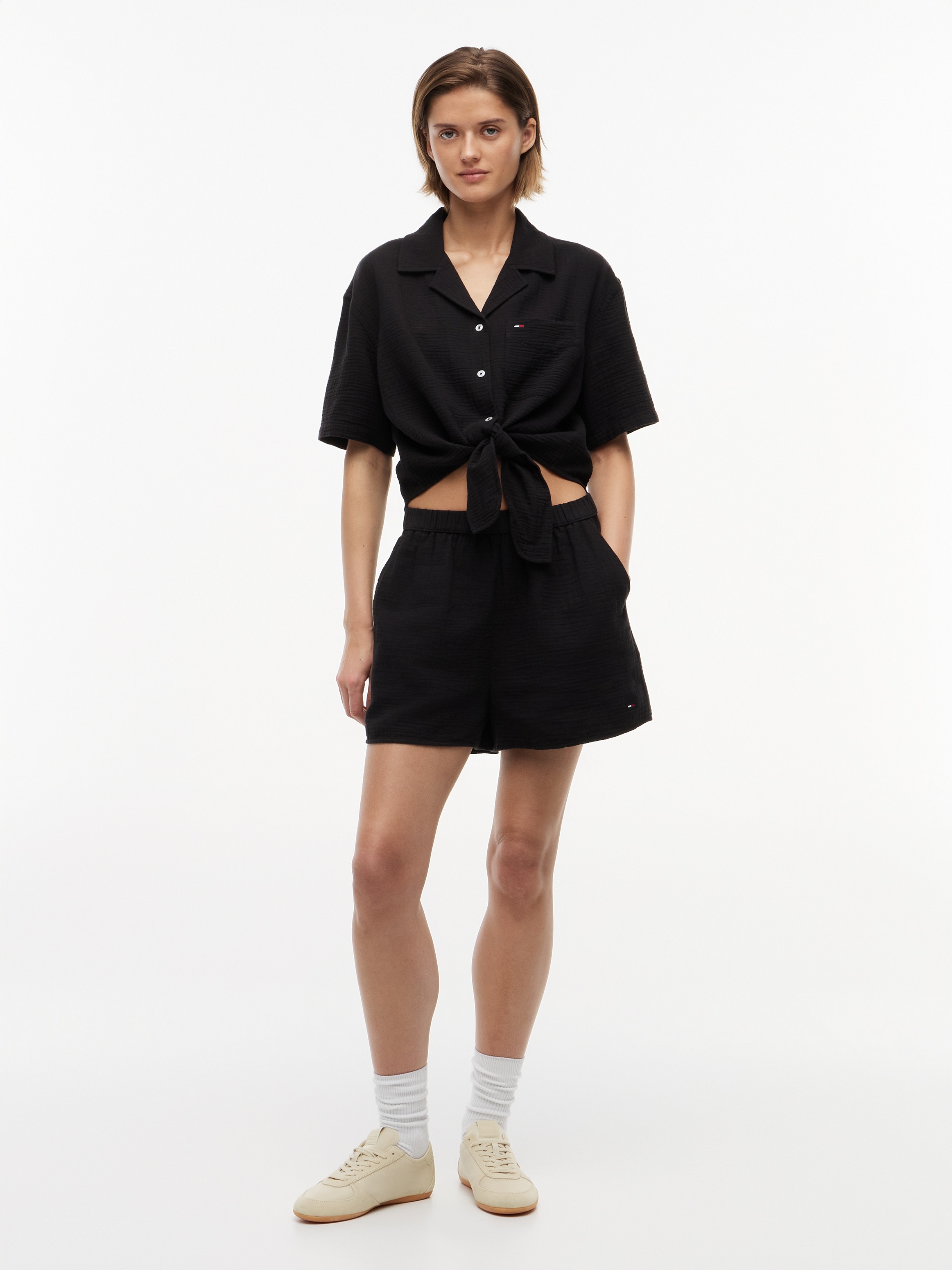 Tommy Jeans Blouse à manches courtes »TJW TEXTURED TIE FRONT SS SHIRT« coton, poche poitrine, ourlet à nouer