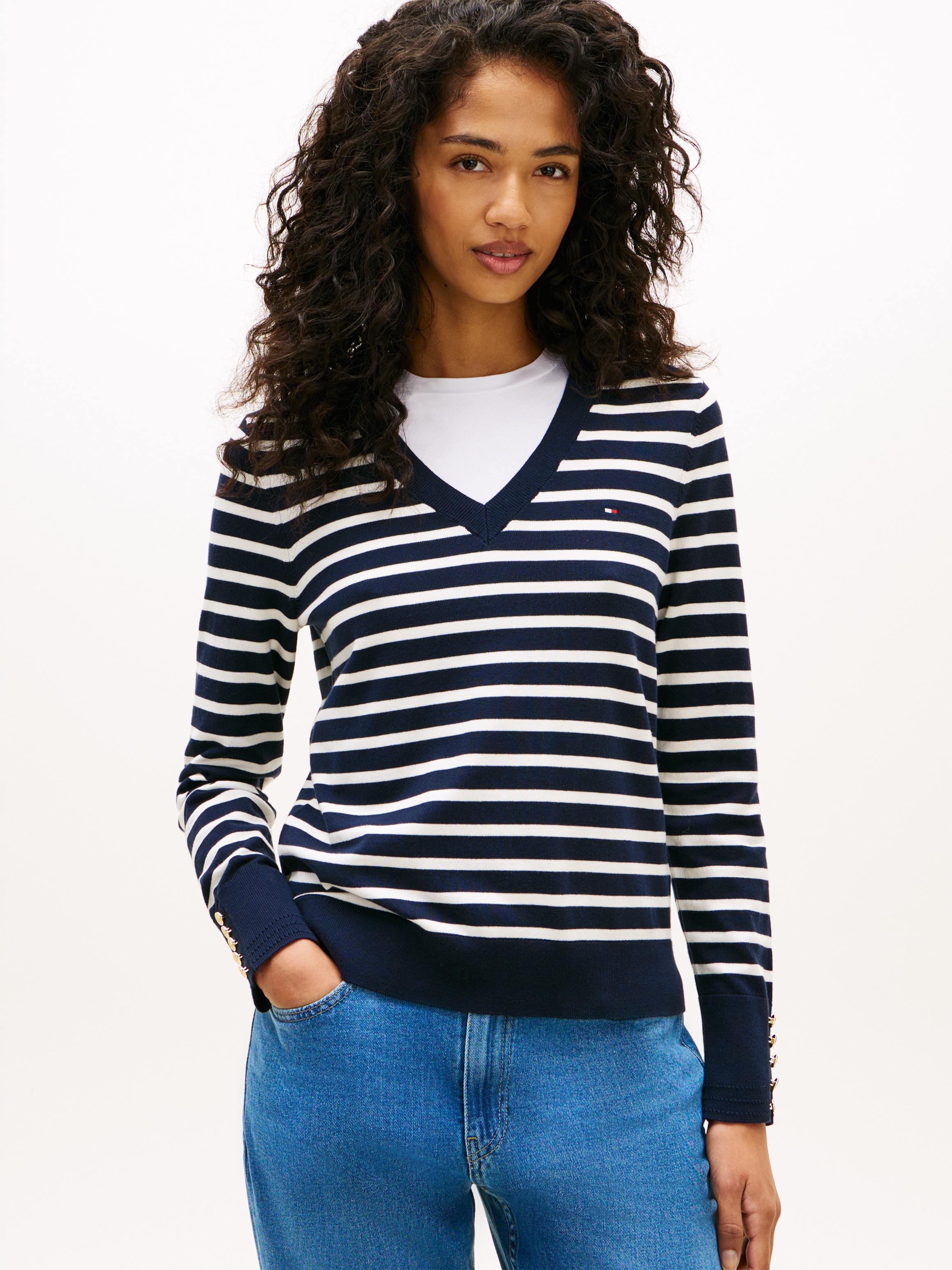 Tommy Hilfiger Strickpullover »STITCH V-NECK« mit Knopfdetail am Ärmel, Regular Fit