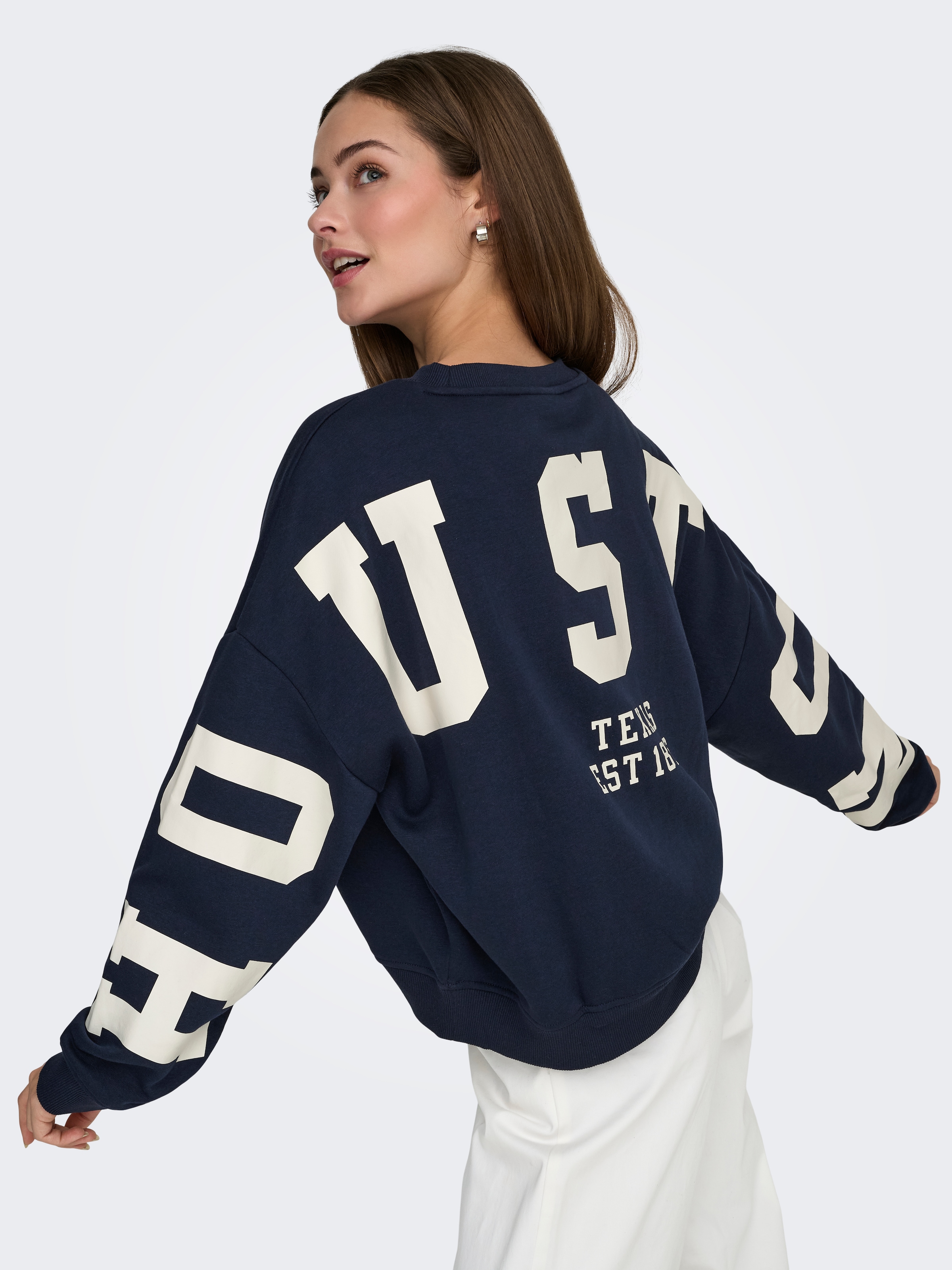 ONLY Sweat-shirt »ONLSWEAT L/S BACK/SLEEVE PRINT SWT NOOS«, mélange de coton, coupe ample
