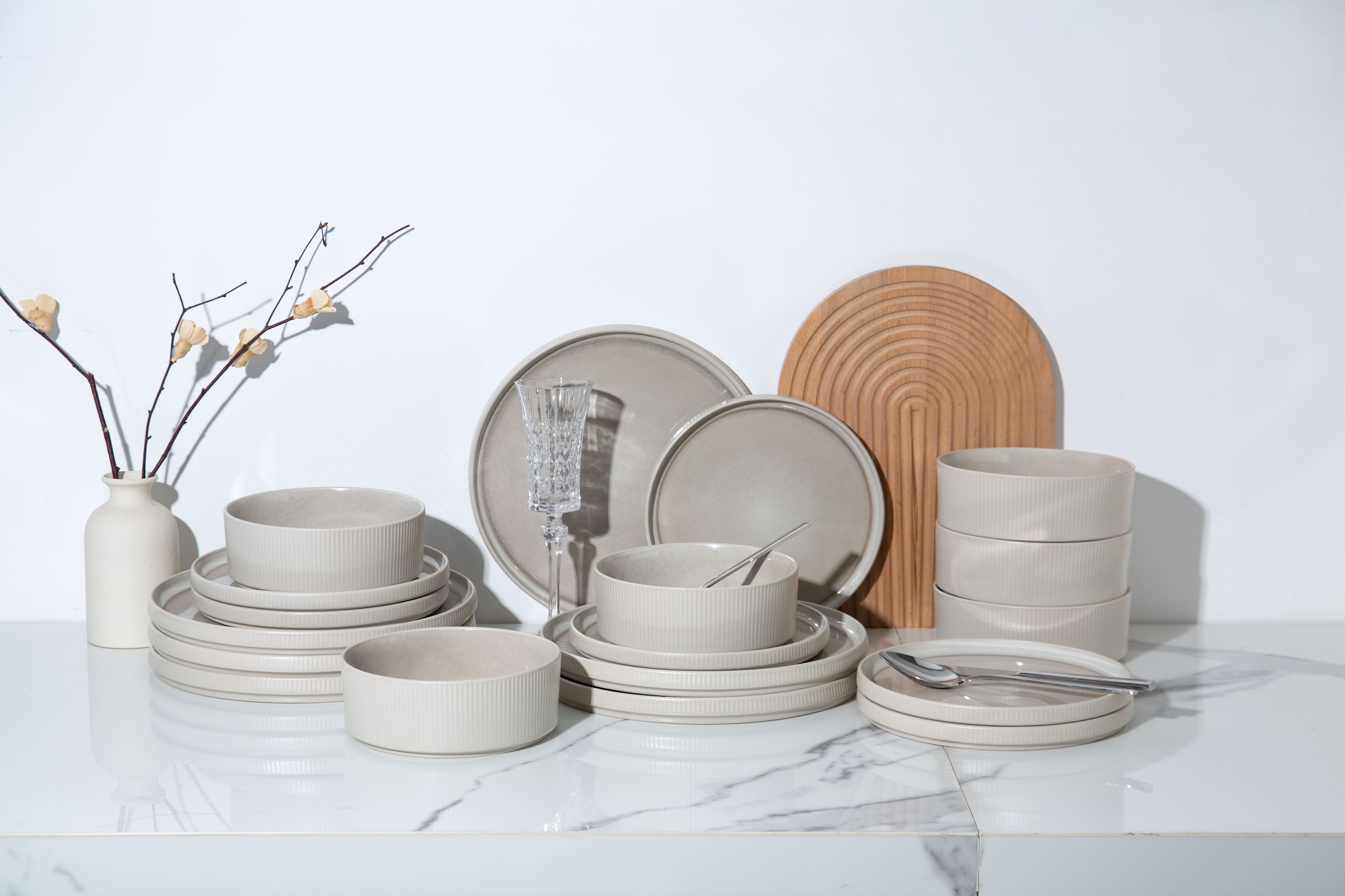 GOODproduct Geschirr-Set »Ylvii, aussen matt, innen reaktiv glasiert« spülmaschinenfest und mikrowellengeeignet