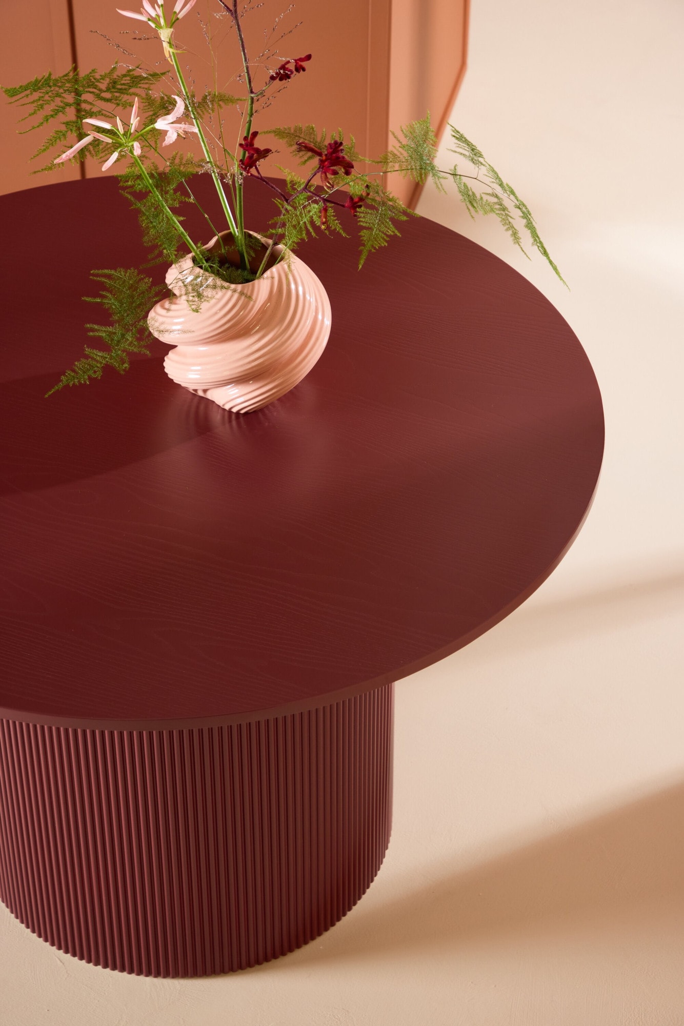 Venture Home Table de salle à manger »Lenox, runder Esstisch in tiefem Bordeauxrot, kraftvoll, Ø 110 cm« table à manger, MDF, bordeaux uniforme, ronde, moderne, élégante