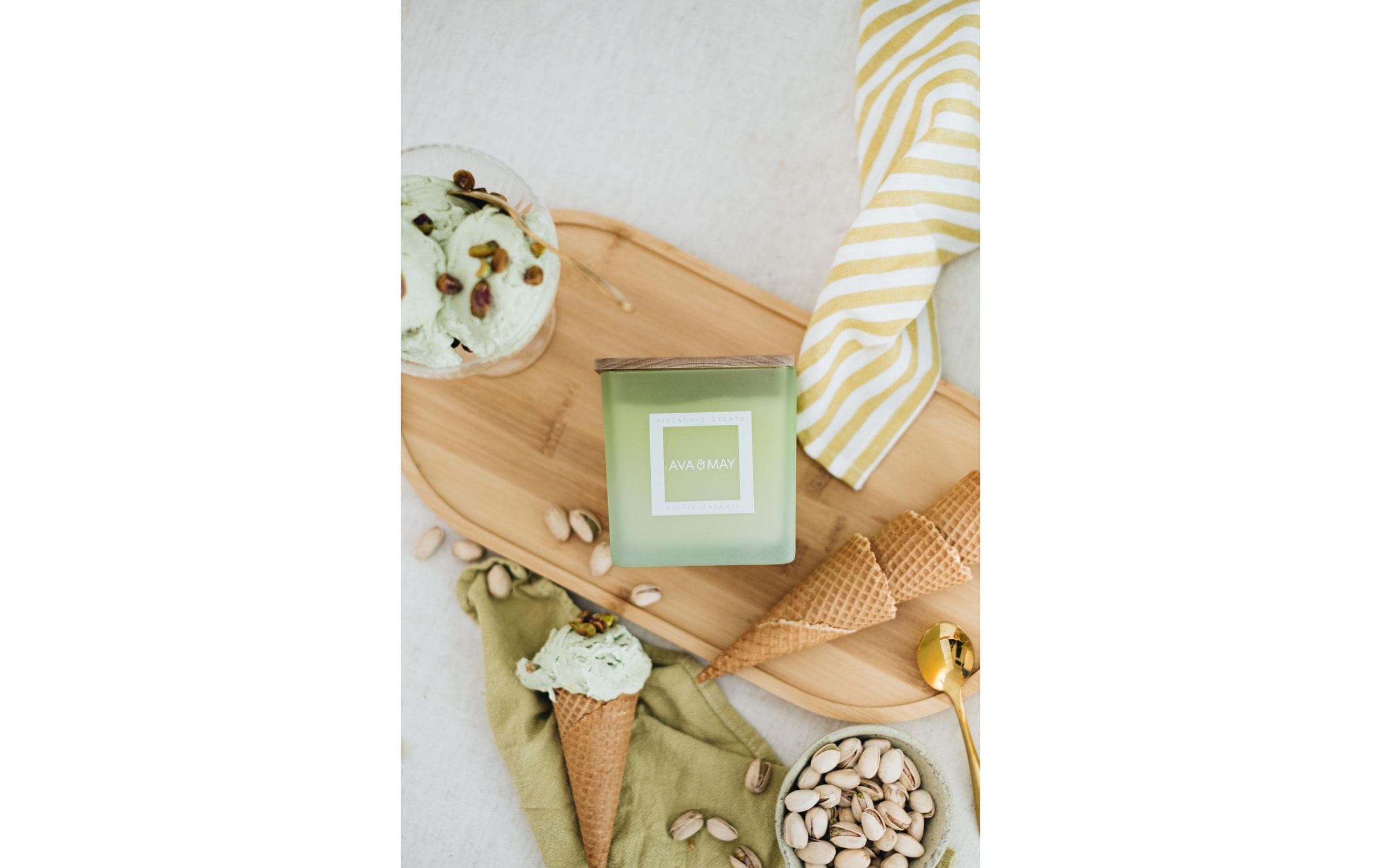 AVA & MAY Bougie parfumée »Pistachio Gelato 450 g«