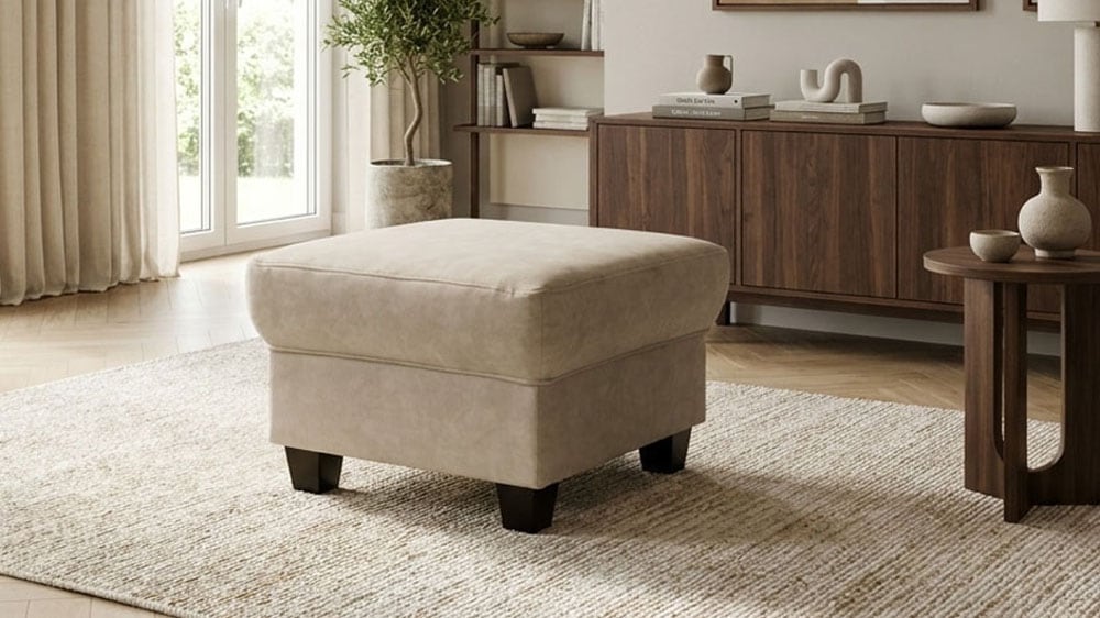 GOODproduct Hocker »Sillkeborg 59 x 59 cm, kompakt, komfortabel & mit Holzfüssen« aus pflegeleichtem, weichem Luxus-Microfaser