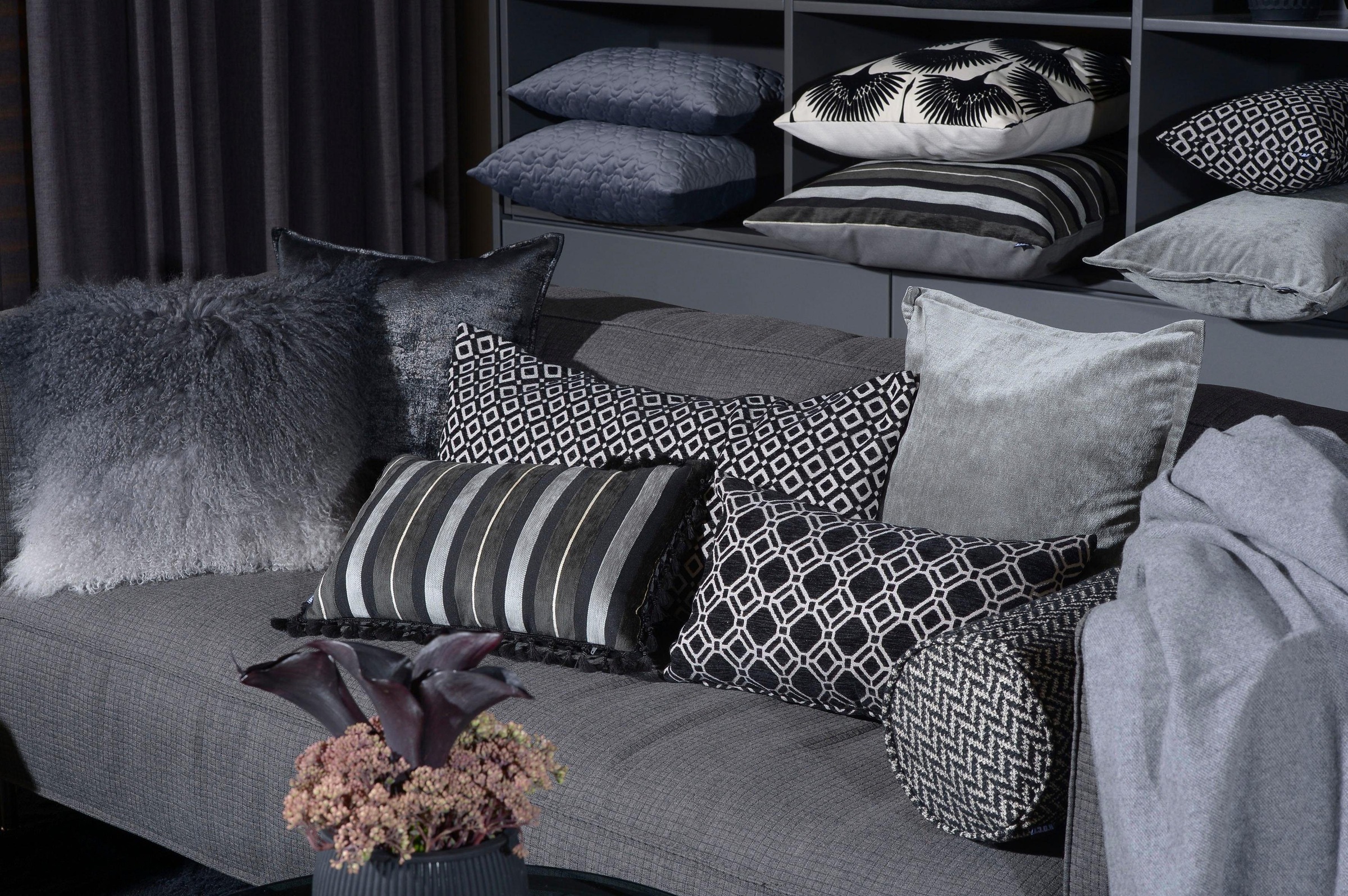 H.O.C.K. Coussin décoratif »Black Swan« mit schicken Schwanenmotiven, Wendekissenhülle mit Füllung, 1 Stück