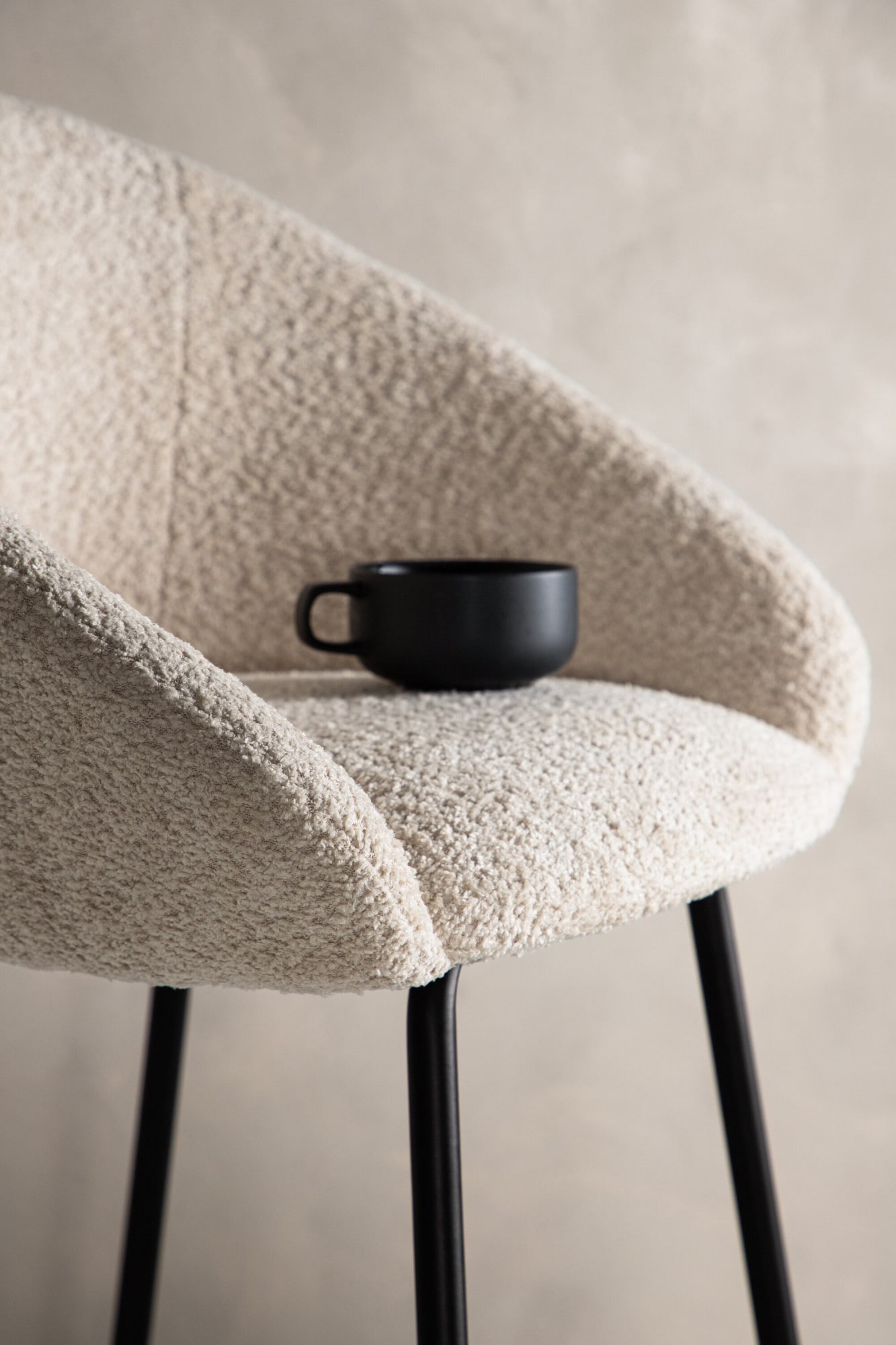 Venture Home Tabouret de bar »Velvet, 2er-Set Barhocker mit weissem Teddy-Sitz, belastbar bis 150 kg« 2 cuis tlg. Tabouret de bar, revêtement en peluche, cadre en acier noir, repose-pieds, douillet