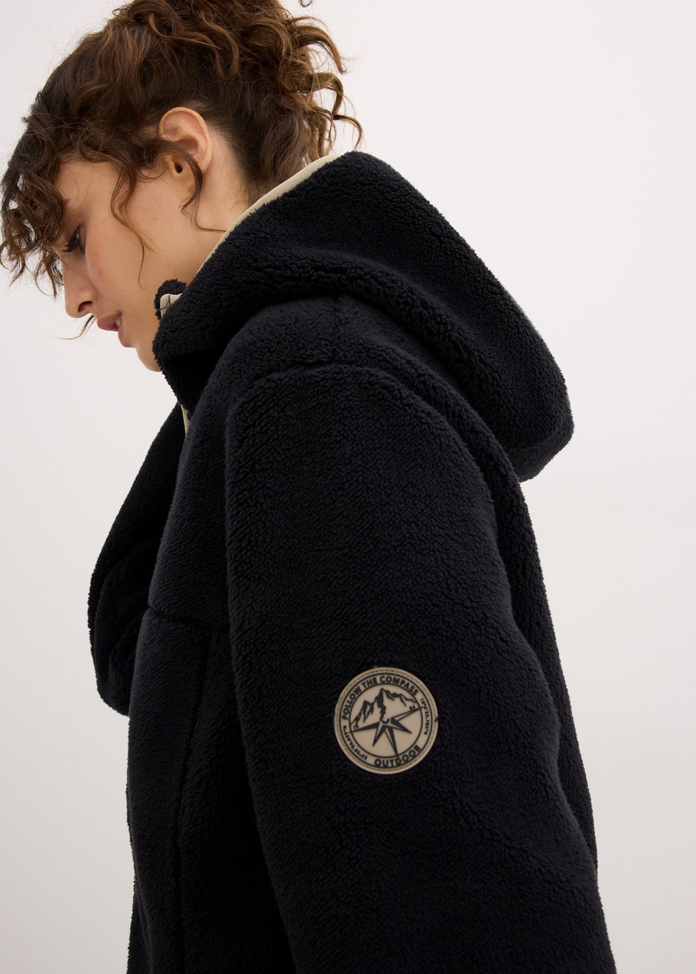 bonprix Veste polaire avec capuche avec capuche, en teddy polaire, coupe décontractée, col montant