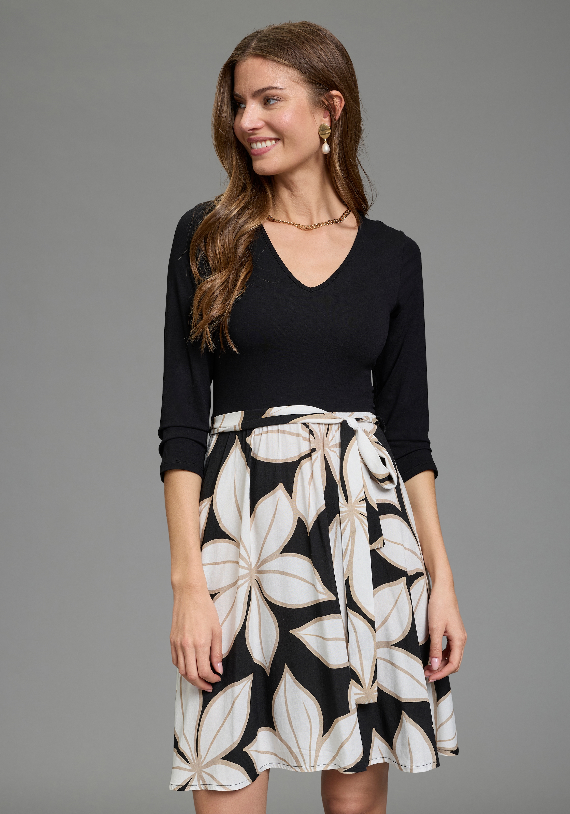 Laura Scott Sommerkleid mit geblümtem Rock