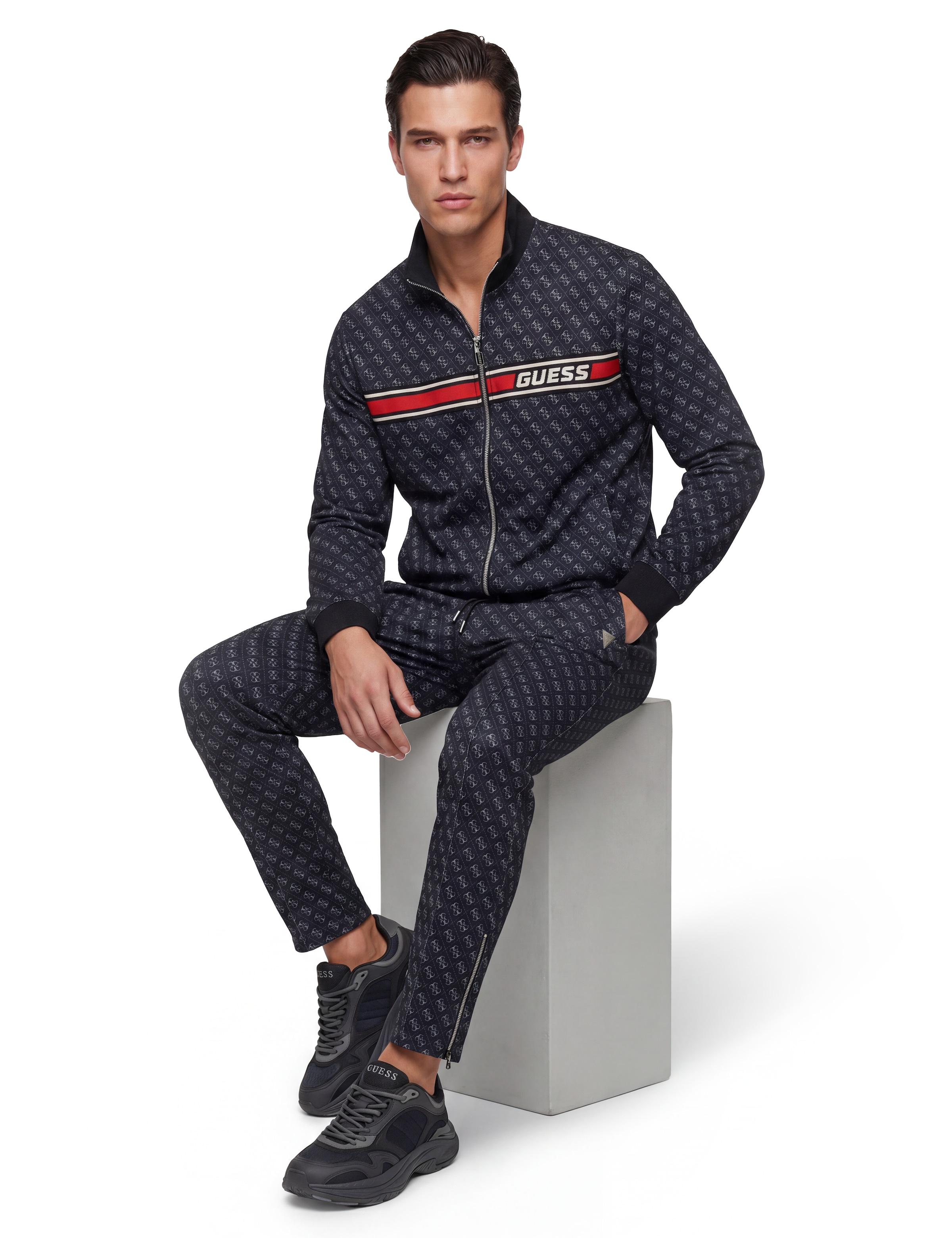Guess Jogger Pants »KORBIN«  Slim Fit, elastischer Bund mit Kordelzug