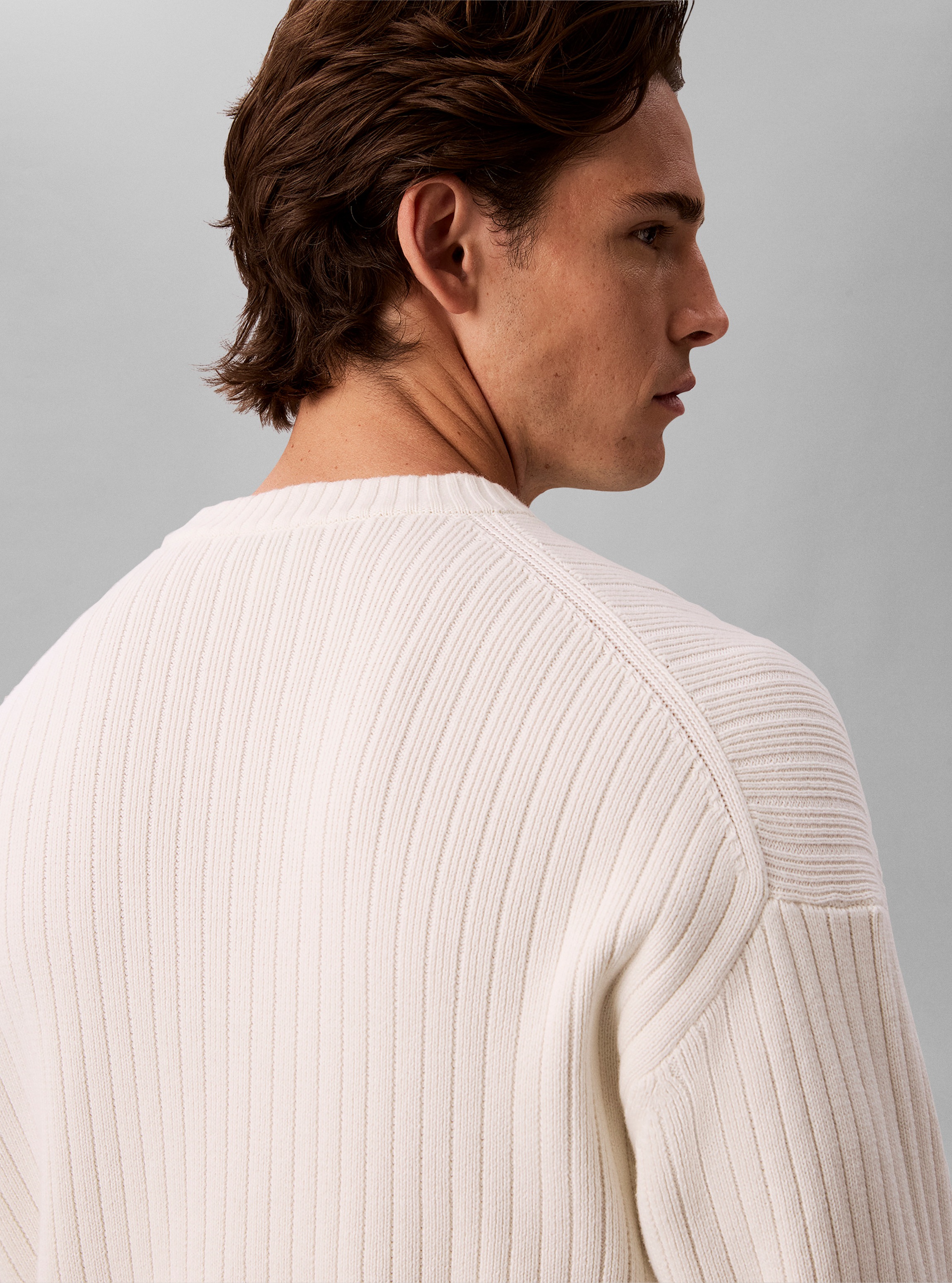 Calvin Klein Jeans Pull en tricot maille côtelée, coupe régulière, broderie du logo