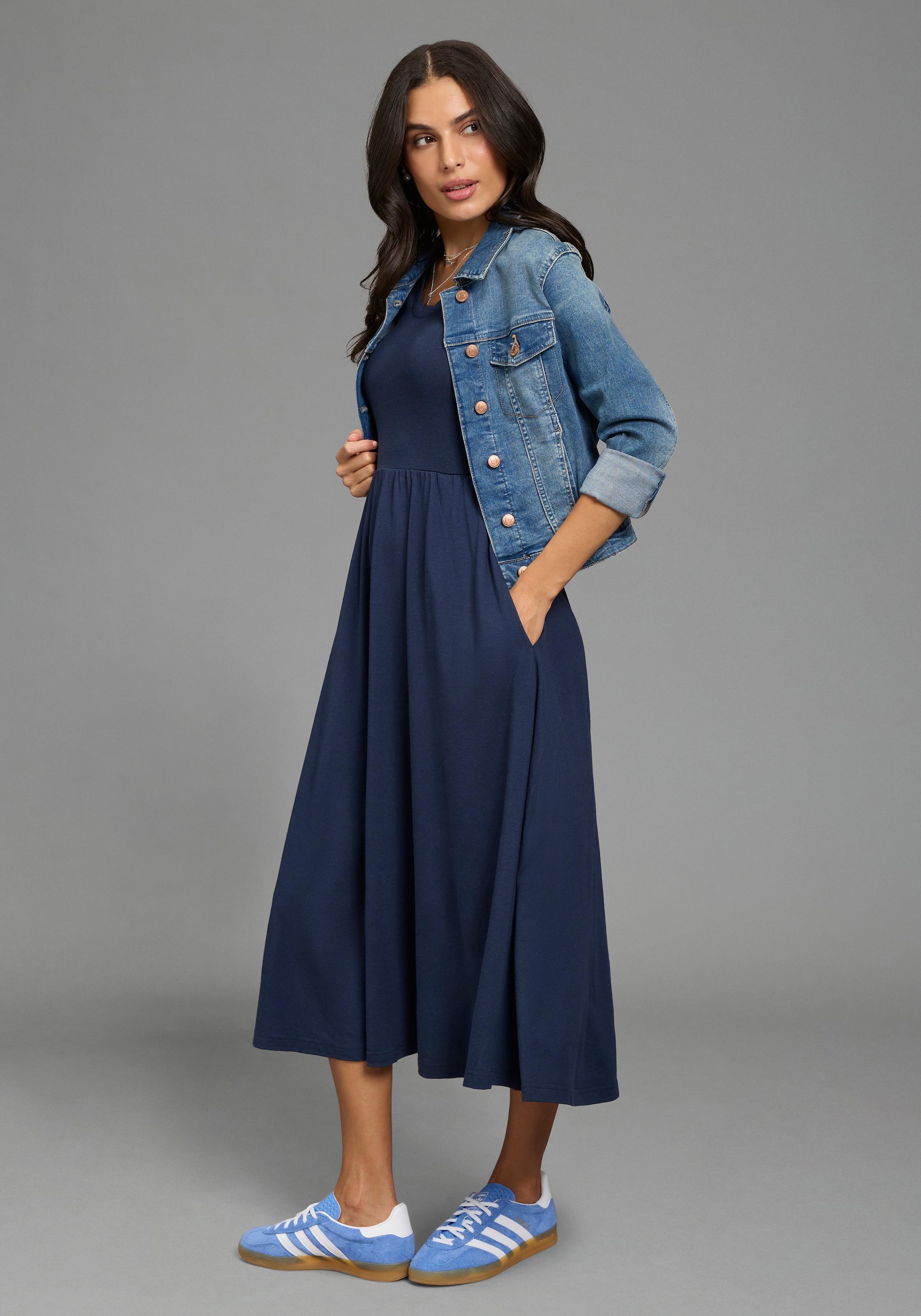 Laura Scott Midikleid Seitennahttaschen wadenlanger Schnitt, aus Baumwolle und Modal, Kurzarm, figurbetont