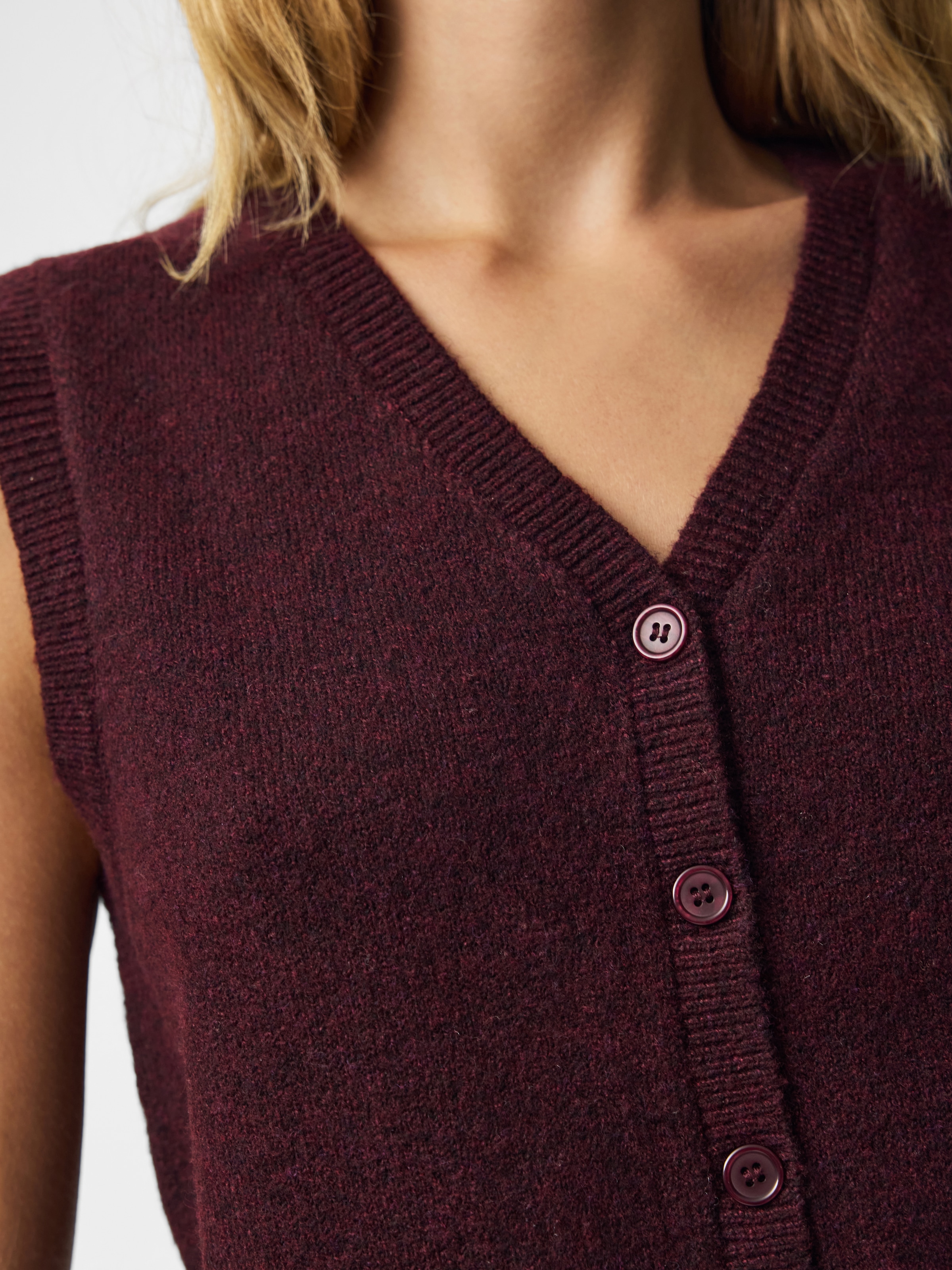 pieces Gilet tricoté »PCSALLY SL V-NECK KNIT VEST NOOS BC« mélange de matériaux