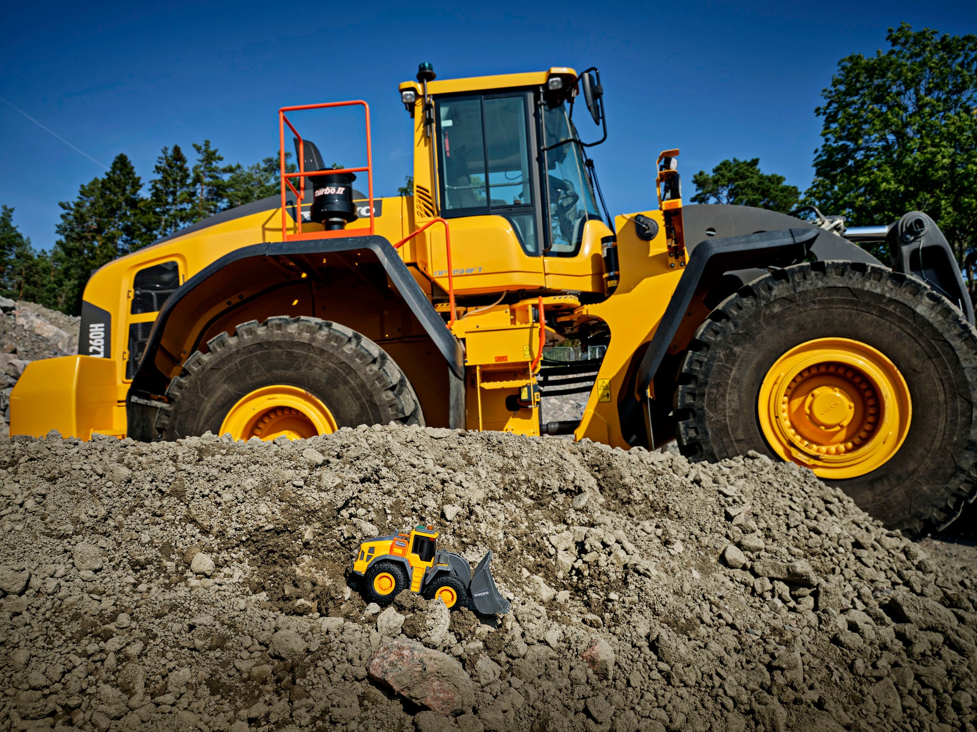 Dickie Toys Jouet chargeur à roues »Volvo Wheel Loader« mit Licht und Sound
