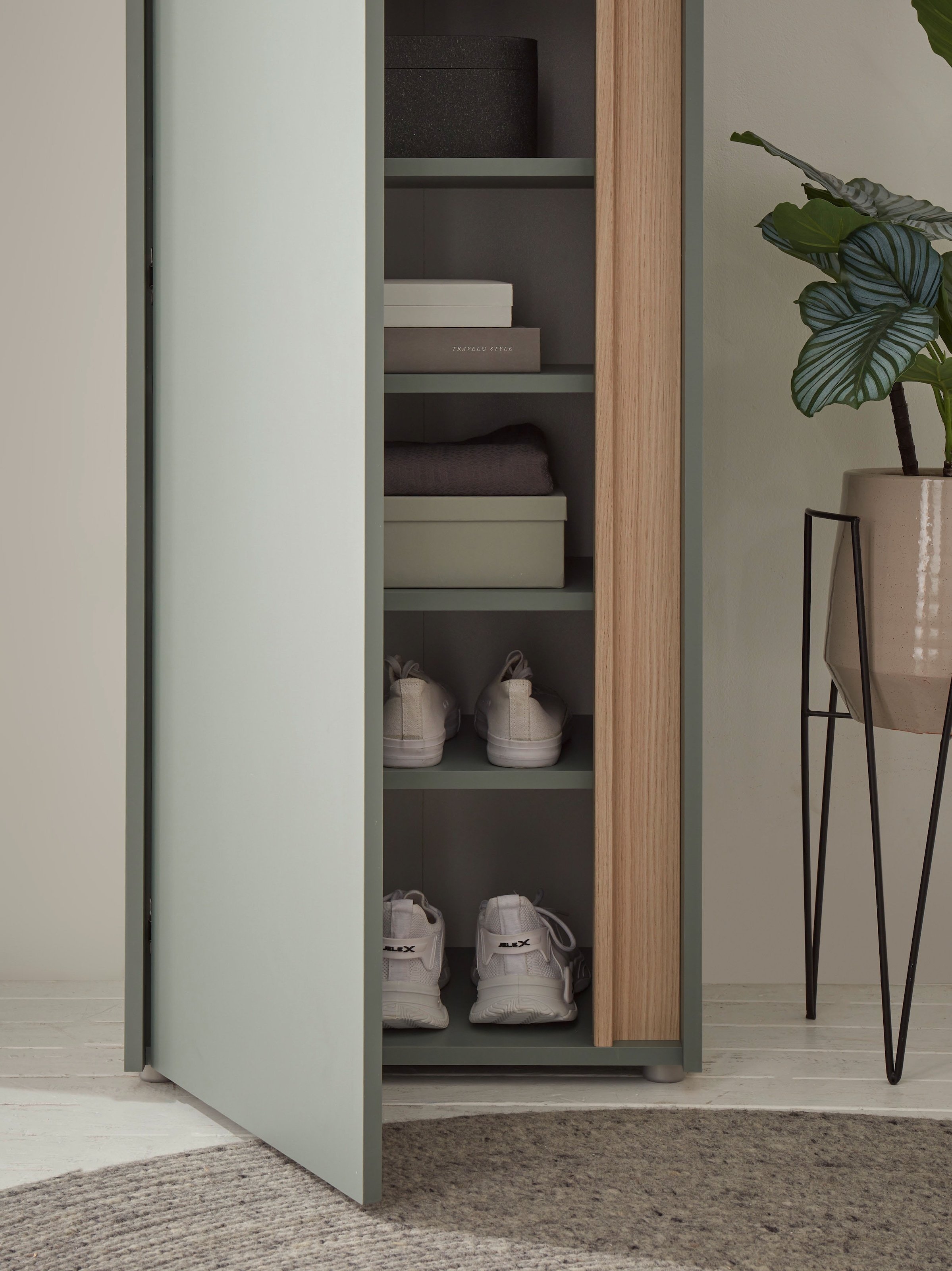 Home affaire Garderobenschrank »GiRON/CiTY, moderner Schrank, Schuhschrank mit Stauraum« 9 Einlegeböden, 10 Fächer, Tür beidseitig montierbar, 50 cm breit