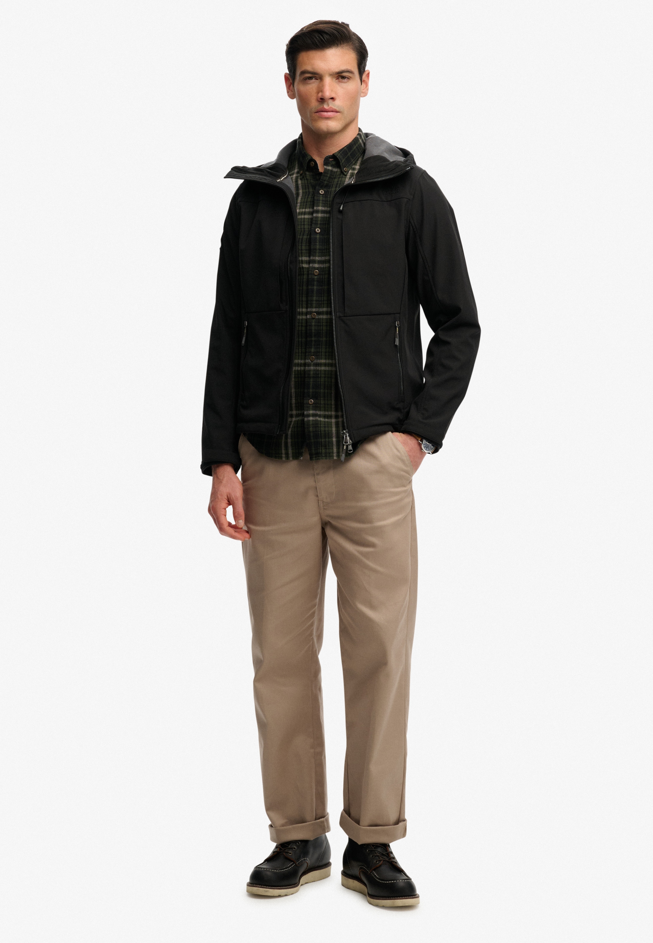 Superdry Veste d'extérieur »HOODED SOFTSHELL TREKKER JKT« avec capuche avec mélange de matériaux polyester et élasthanne, coupe décontractée