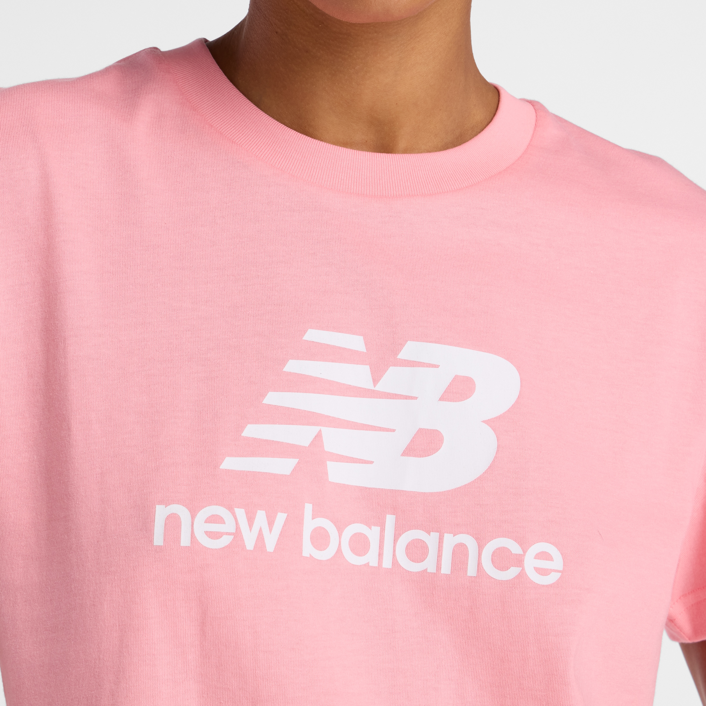 New Balance T-shirt »SPORT ESSENTIALS JERSEY LOGO T-SHIRT« Kurzarm, Rundhalsausschnitt, aus Baumwolle