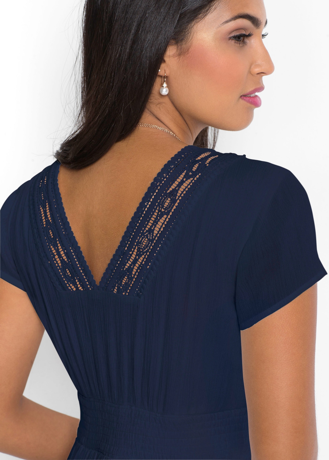 bonprix Maxi robe Style élégant, avec dentelle crochetée, en viscose, coupe ample