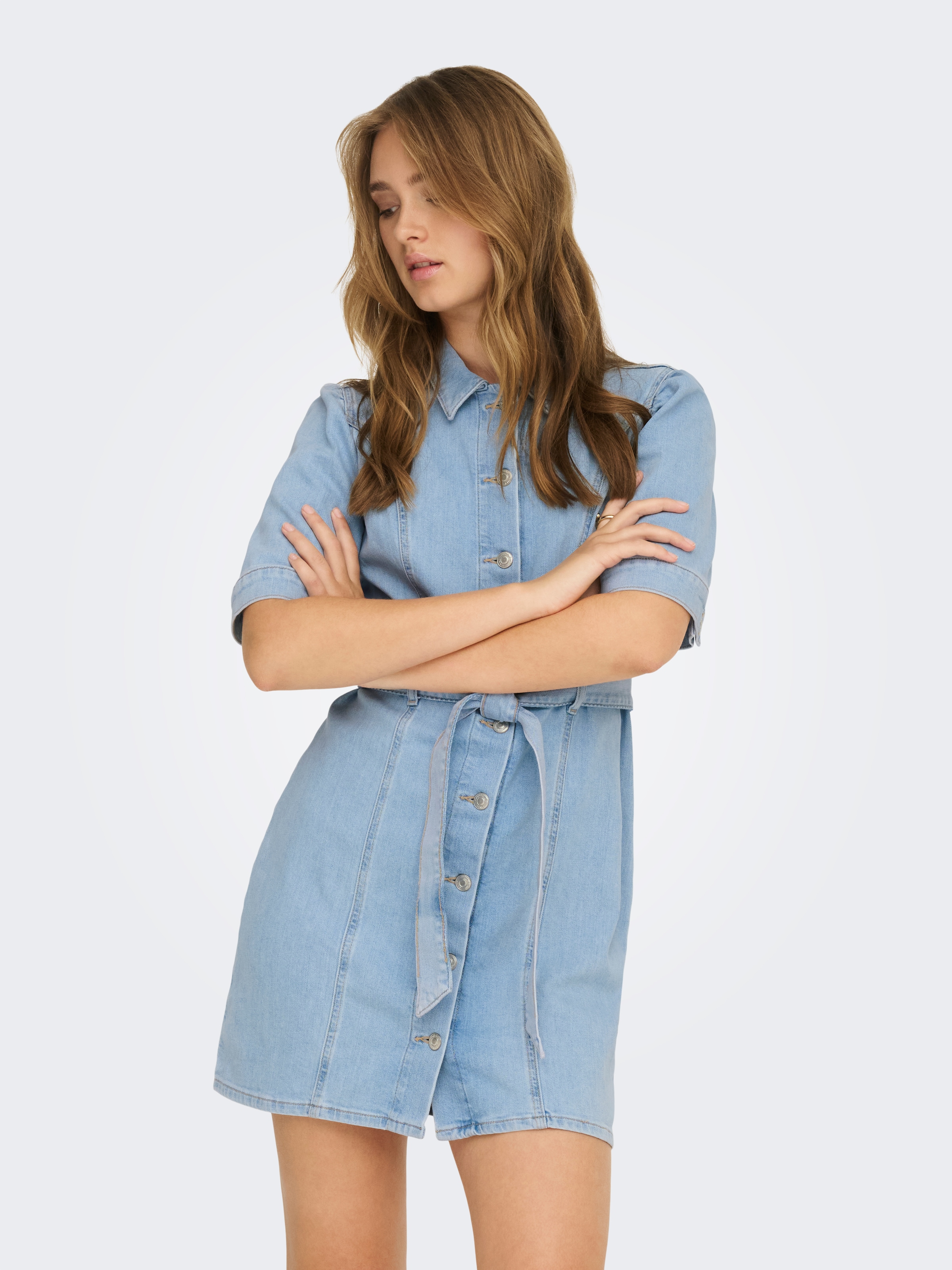 ONLY Robe en jean »ONLVIBBE SS BELT DNM DRESS AKM« mélange coton, coupe régulière