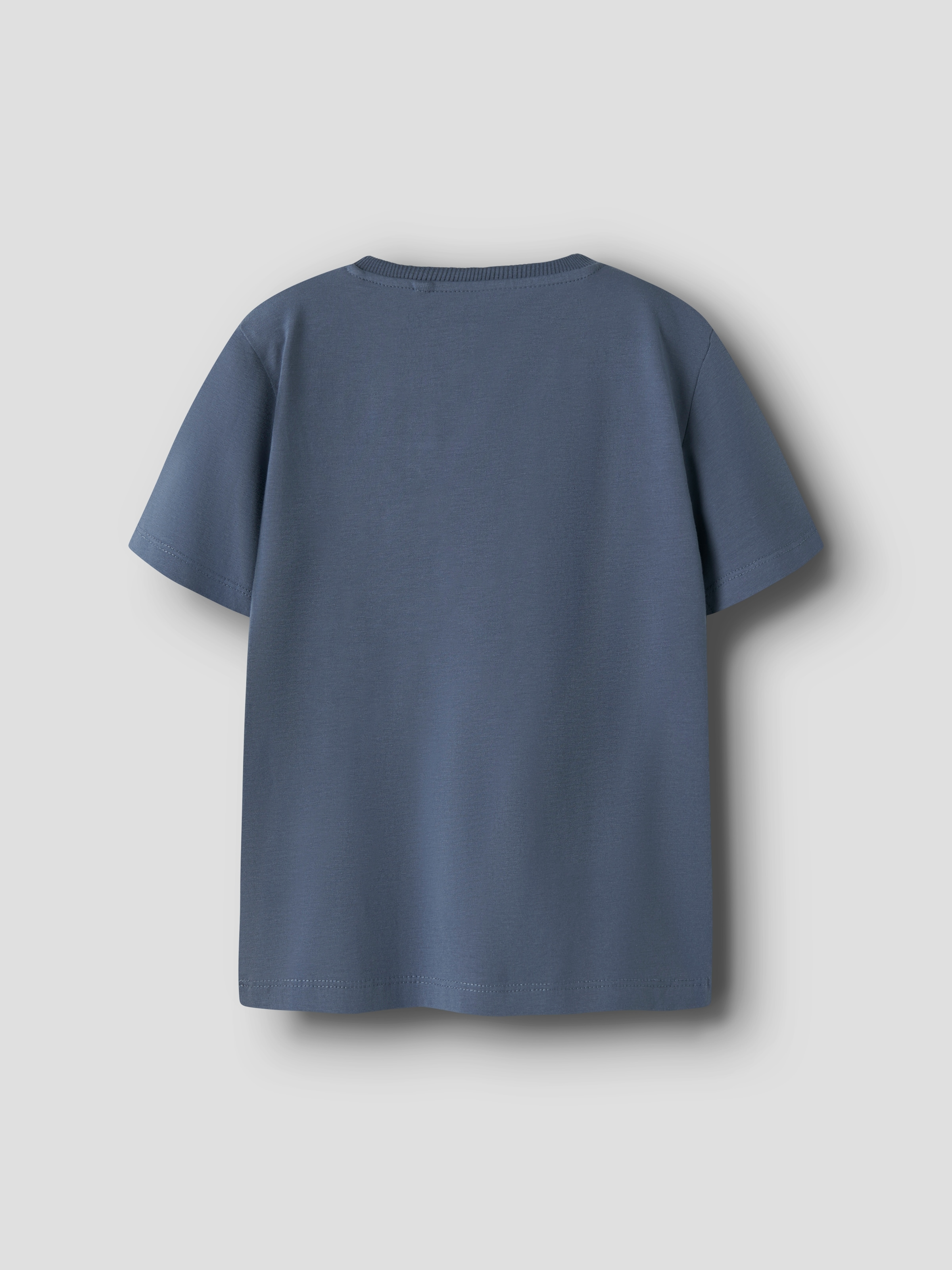 Name It T-shirt »NMMFIKZ SS NREG TOP BOX« avec petite poche poitrine appliquée