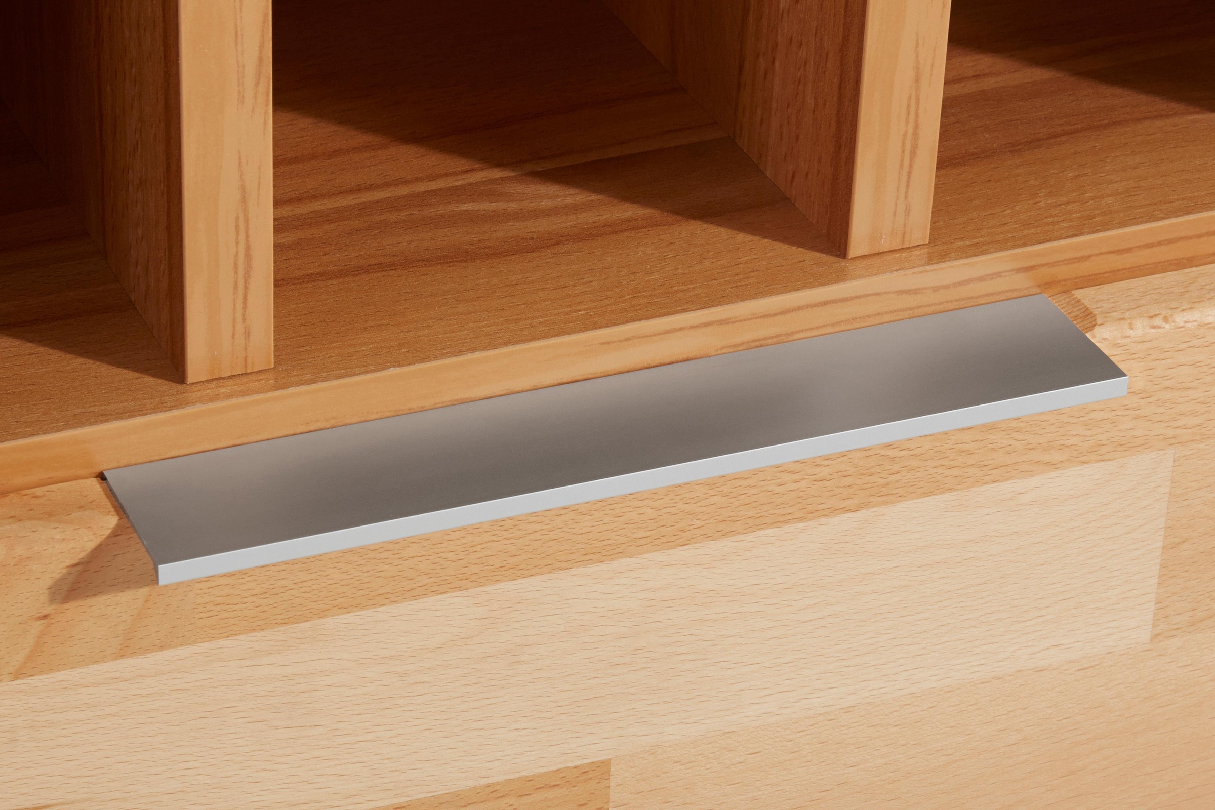 GOODproduct Vitrines »ZARA81, 2 Fächer geschlossen, geölt, Wohnzimmer, teilmassiv Kernbuche« B/T/H:60/40/145cm, Front massivholz, Tür L/R, wein Regal, Griffleiste