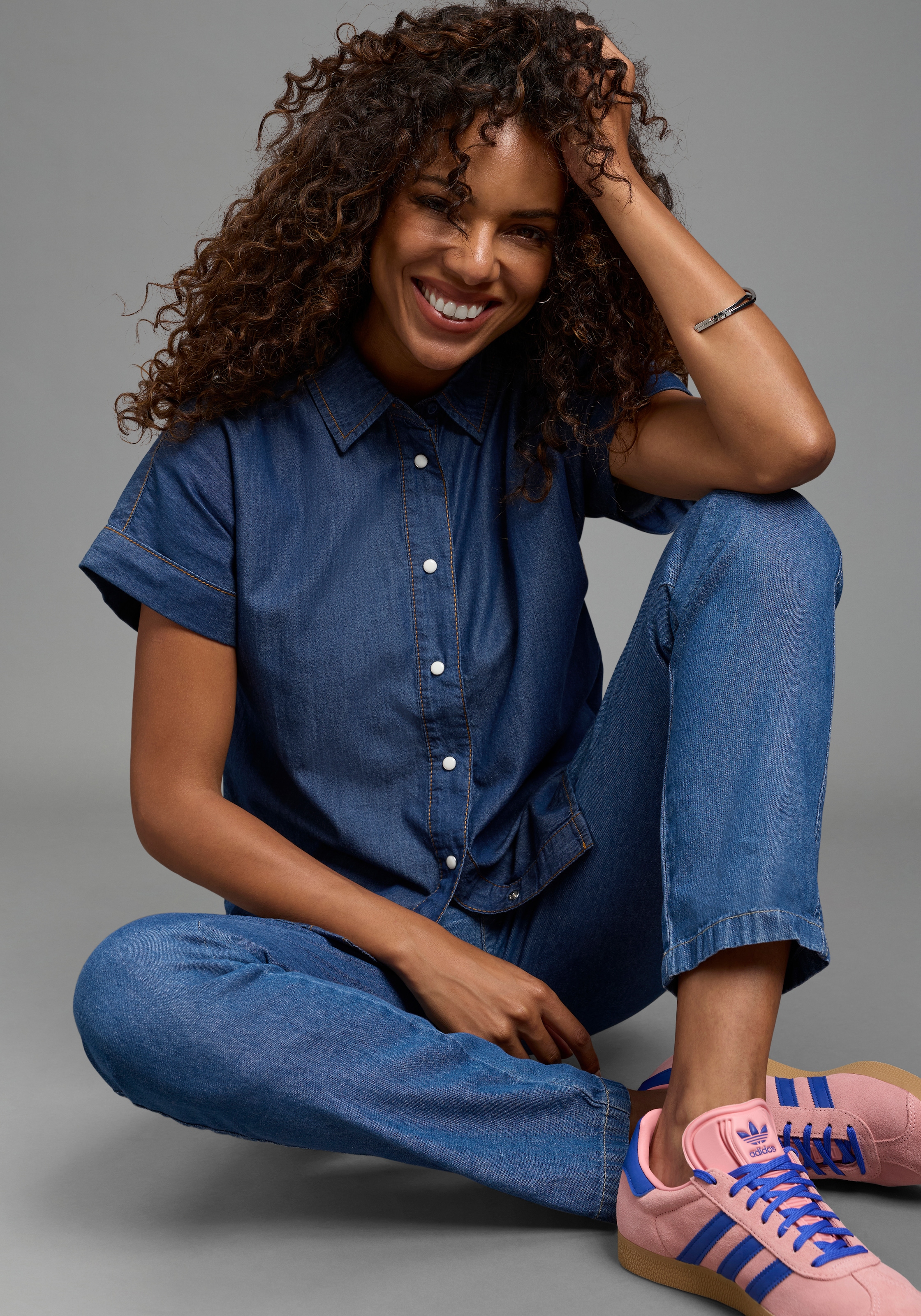 Arizona Blouse en jean »halbarm« avec col de chemisier, coupe confortable, également en grandes tailles,