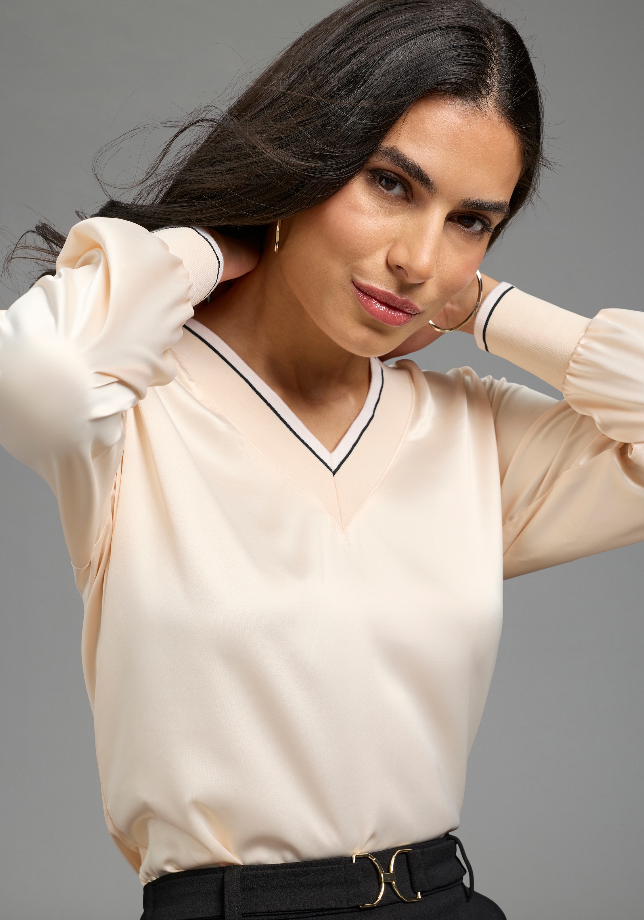 Laura Scott Chemise en satin manches longues avec poignets côtelés, coupe ajustée