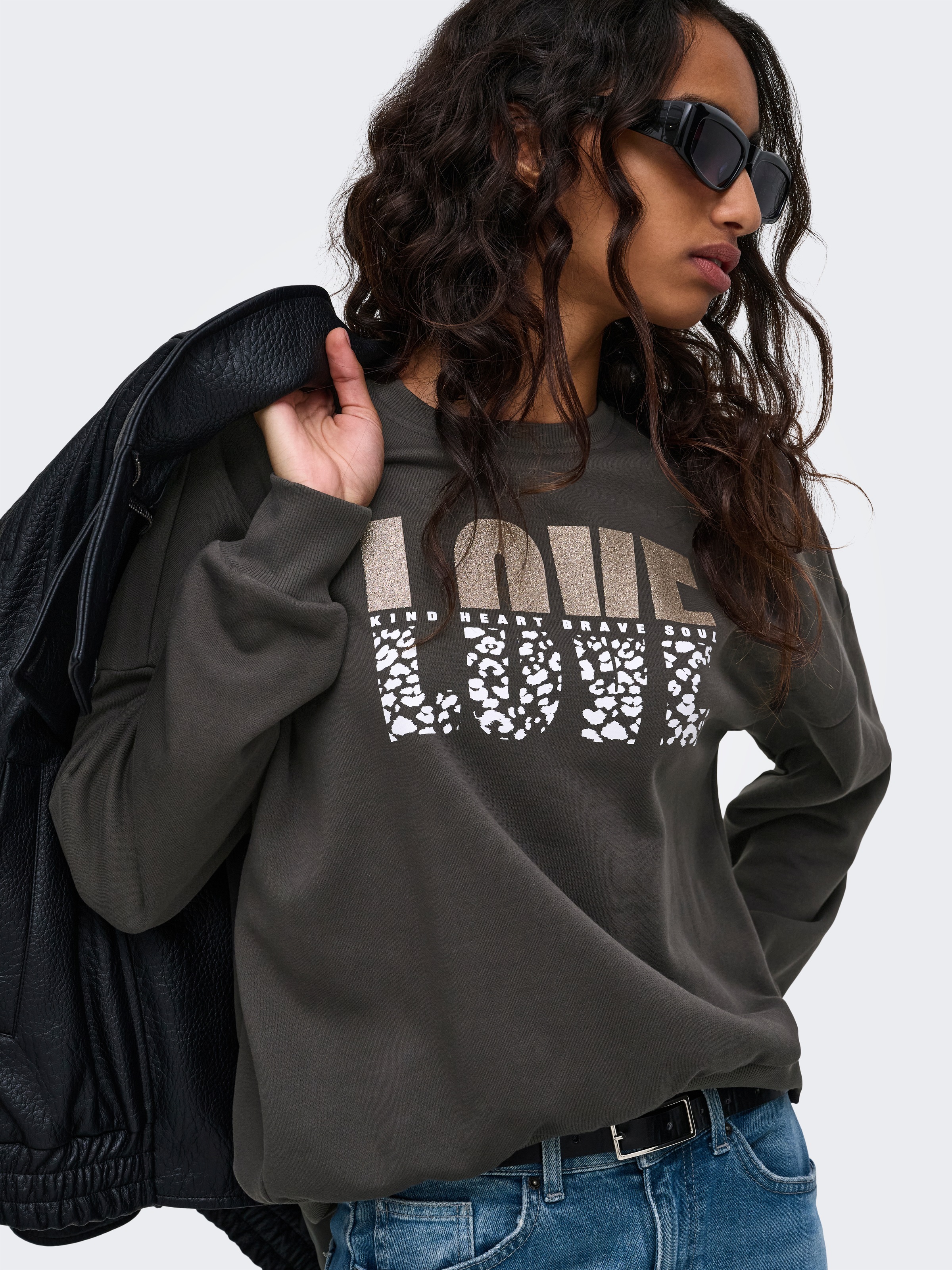 ONLY Sweat-shirt »ONLTAMMIE L/S LEO PRINT O-NECK SWT«, mélange coton, coupe régulière
