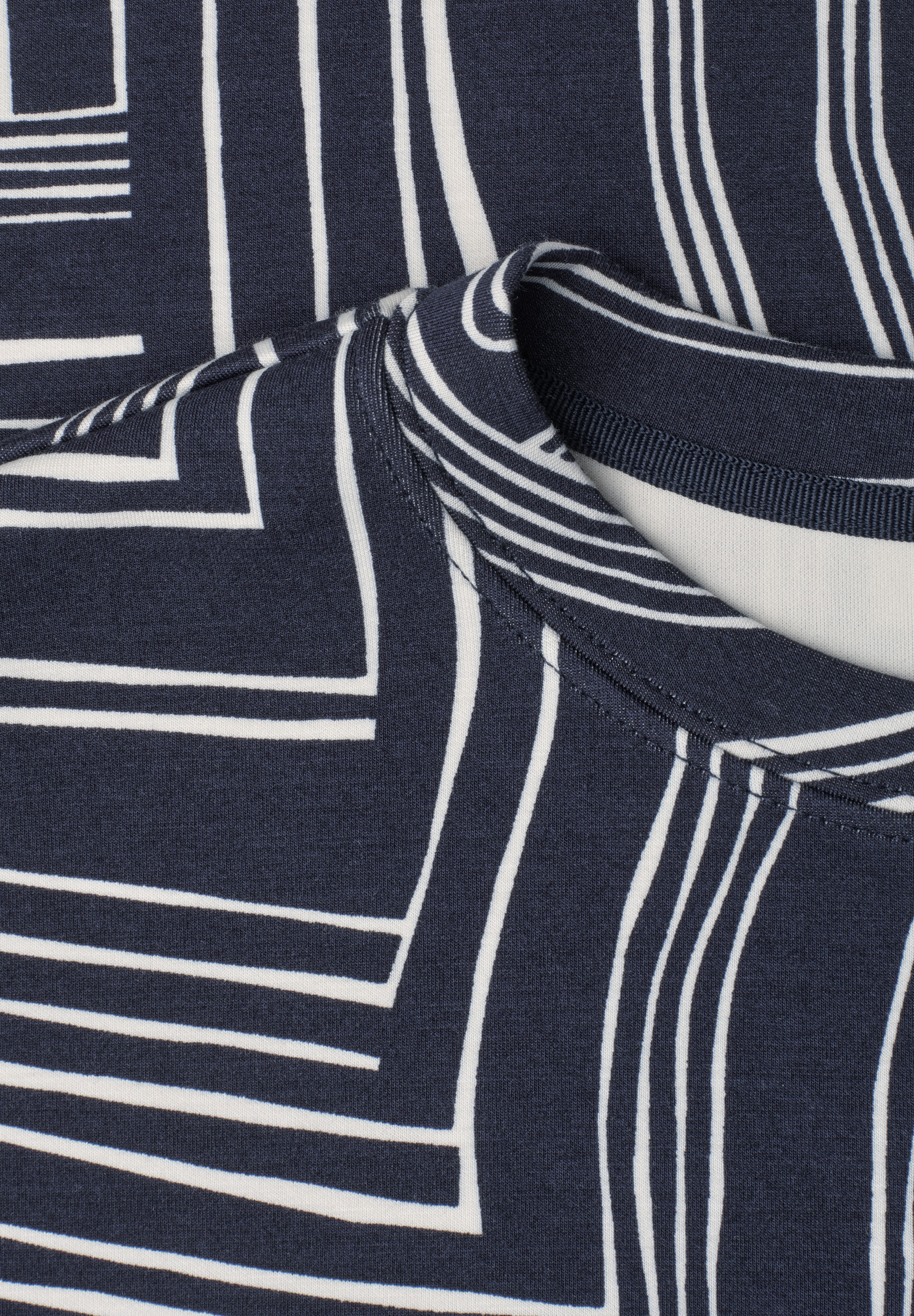 STREET ONE Kurzarmshirt Sommershirt mit Glitzer und grafischem Muster