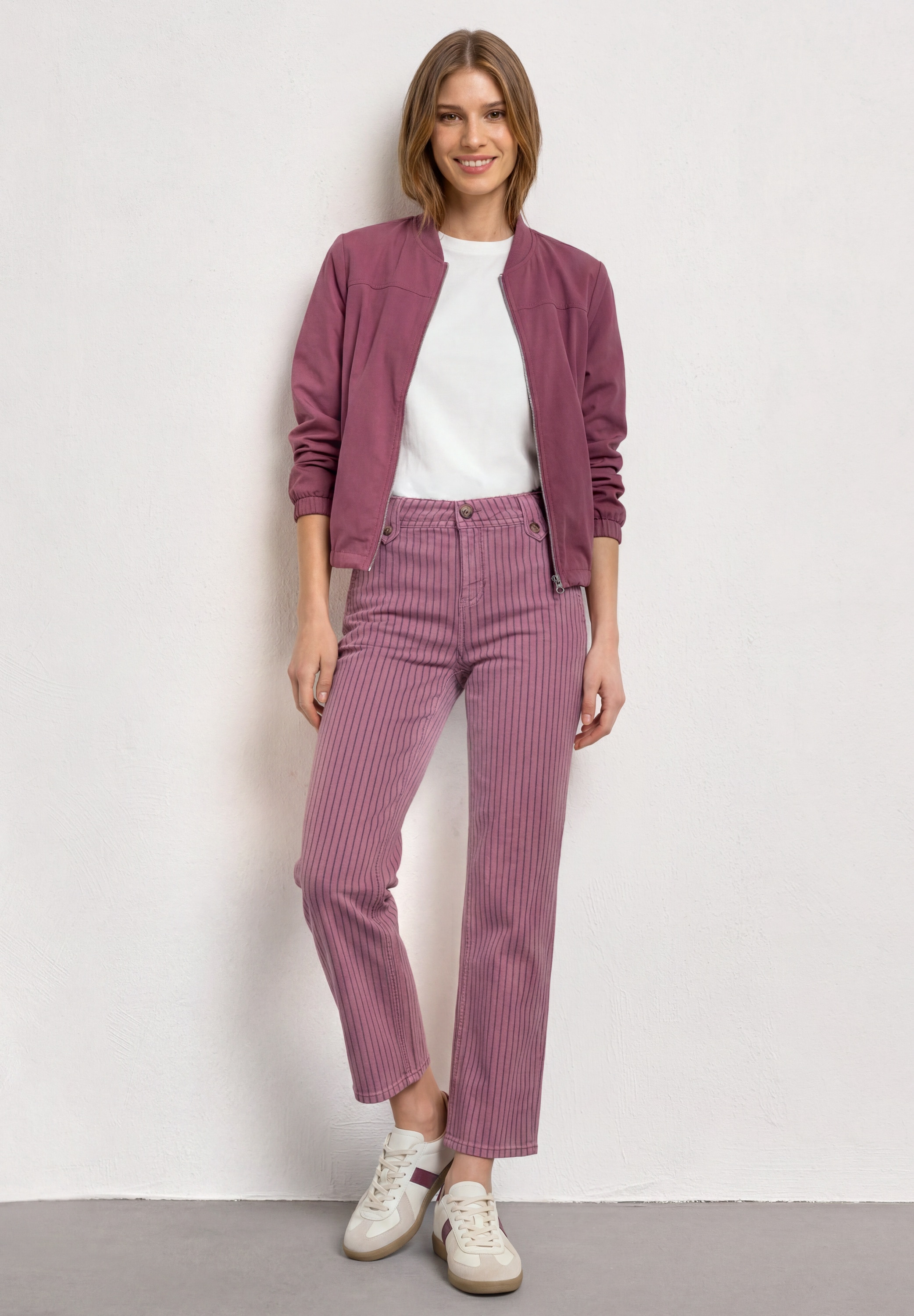 STREET ONE Jeans droit »Style Amalia« avec rayures et stretch