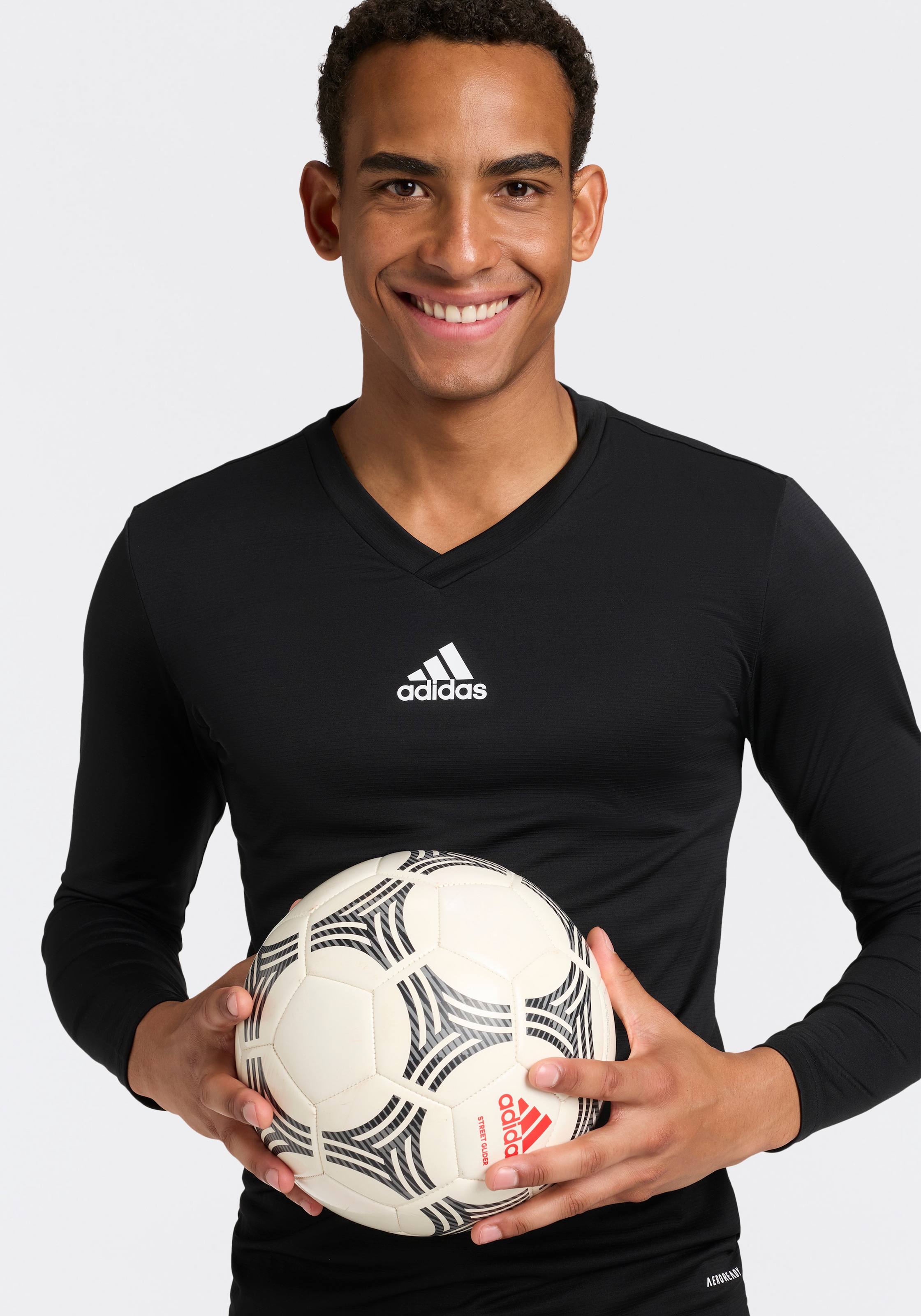 adidas Performance T-shirt à manches longues »TEAM BASE LONGSLEEVE« avec col en V, sans fermeture, longueur normale