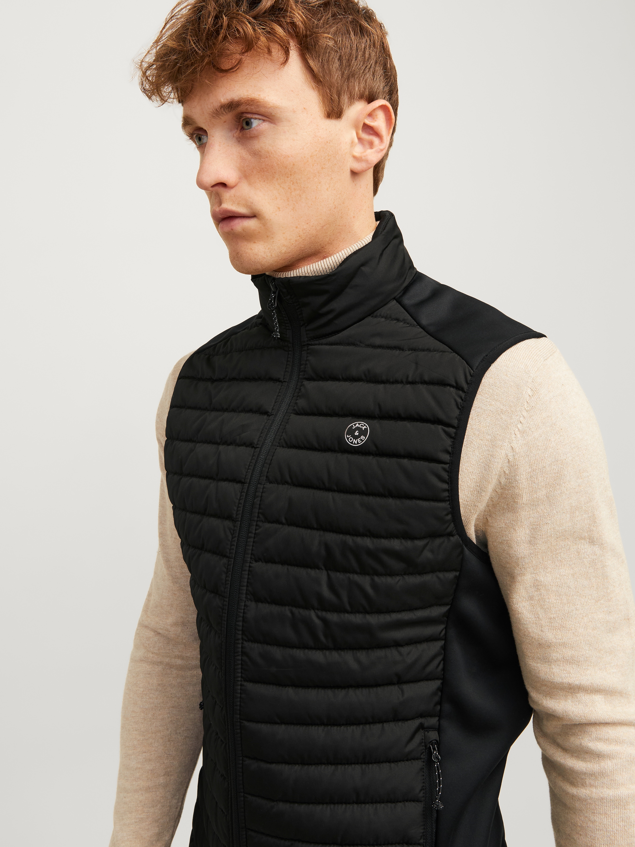Jack & Jones Gilet matelassé »JJEMULTI mit Logoprint, hohem Kragen und Eingrifftaschen«, normal, Polyester, ohne Kapuze
