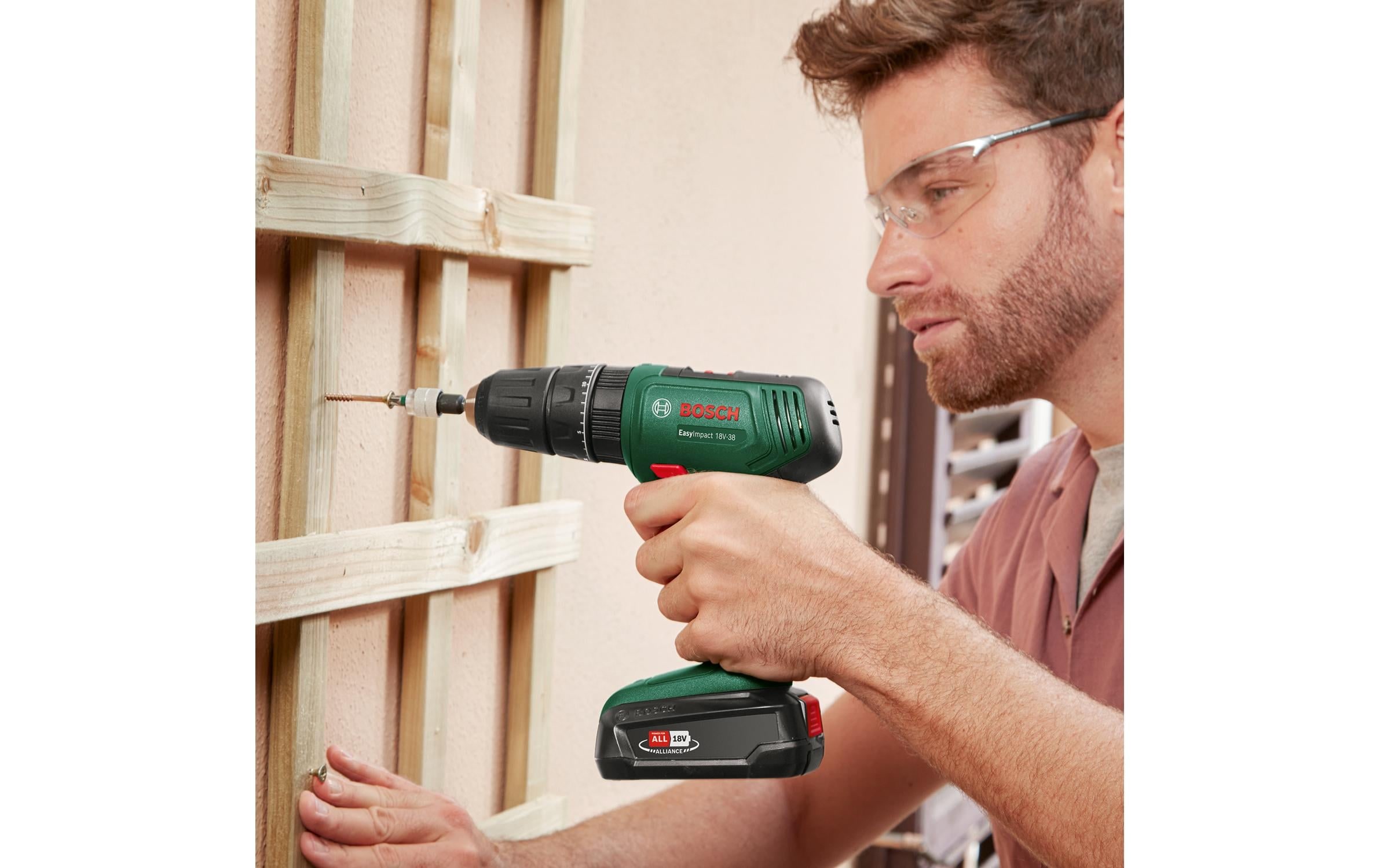 BOSCH Akku-Schlagbohrschrauber »EasyImpact 18V-38, mit 1 x 2,5Ah Batterie & Ladegerät im Koffer« Kompaktester und leichtester seiner Art