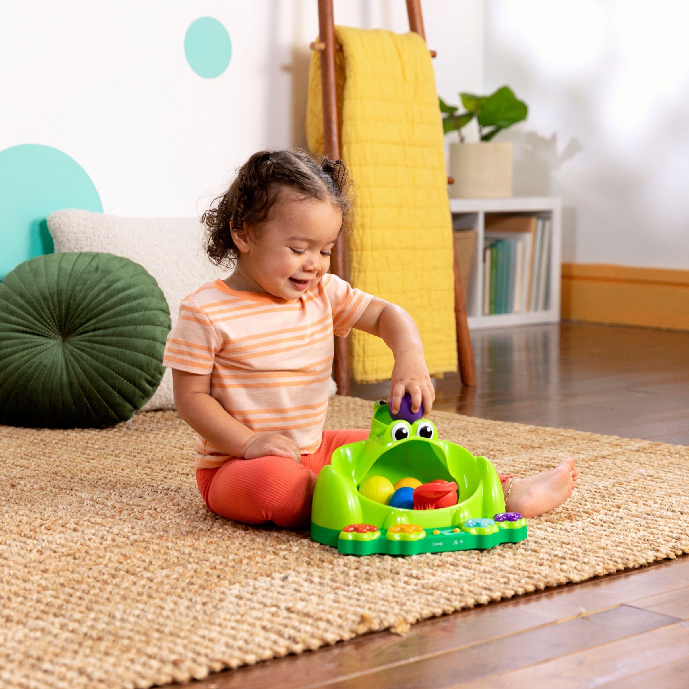 Bright Starts Lernspielzeug »Poppin' Ball Frog Ball Play Toy« mit Licht und Sound